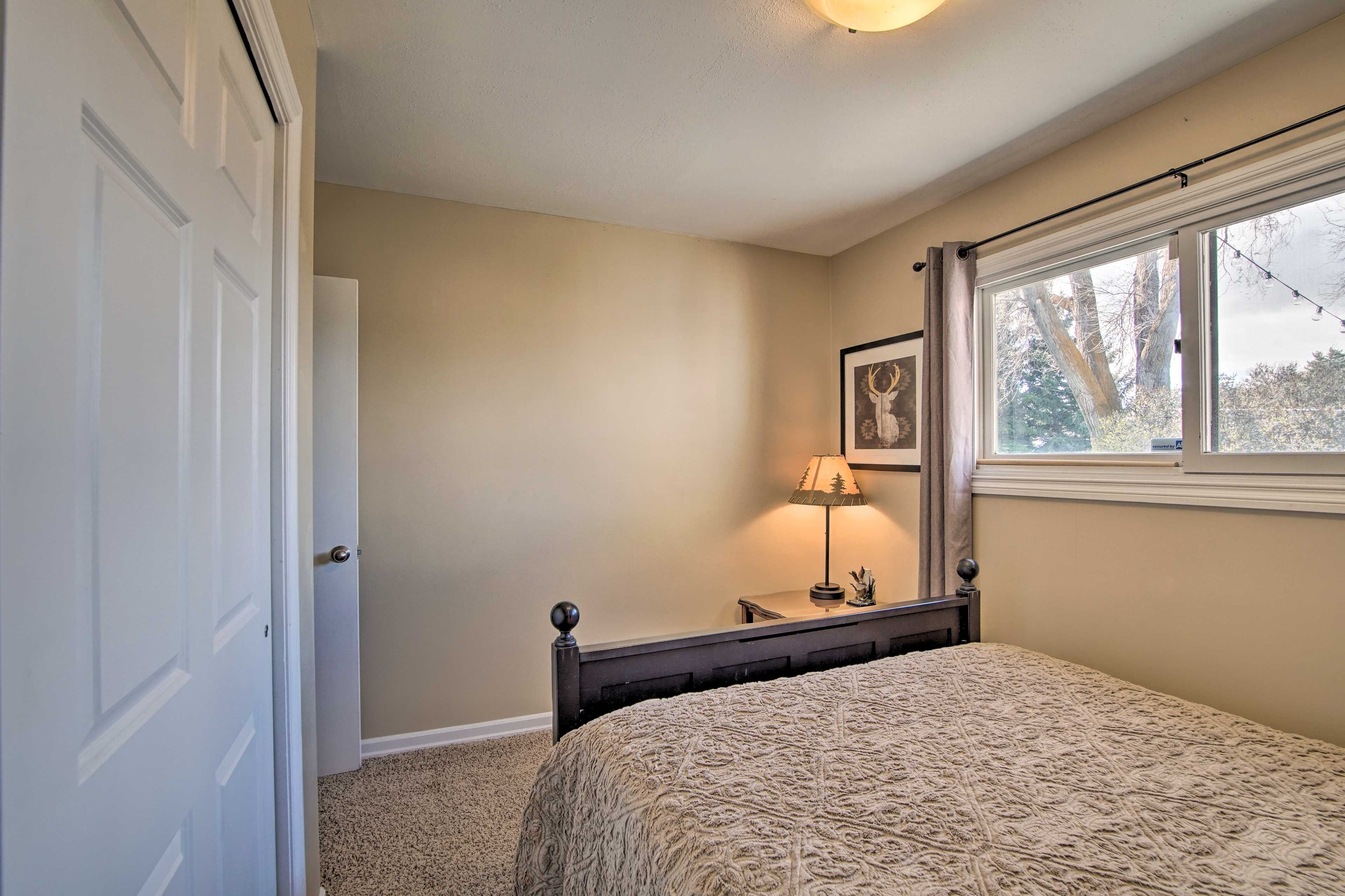 Bedroom 2 | 1st Floor | Pack 'n Play