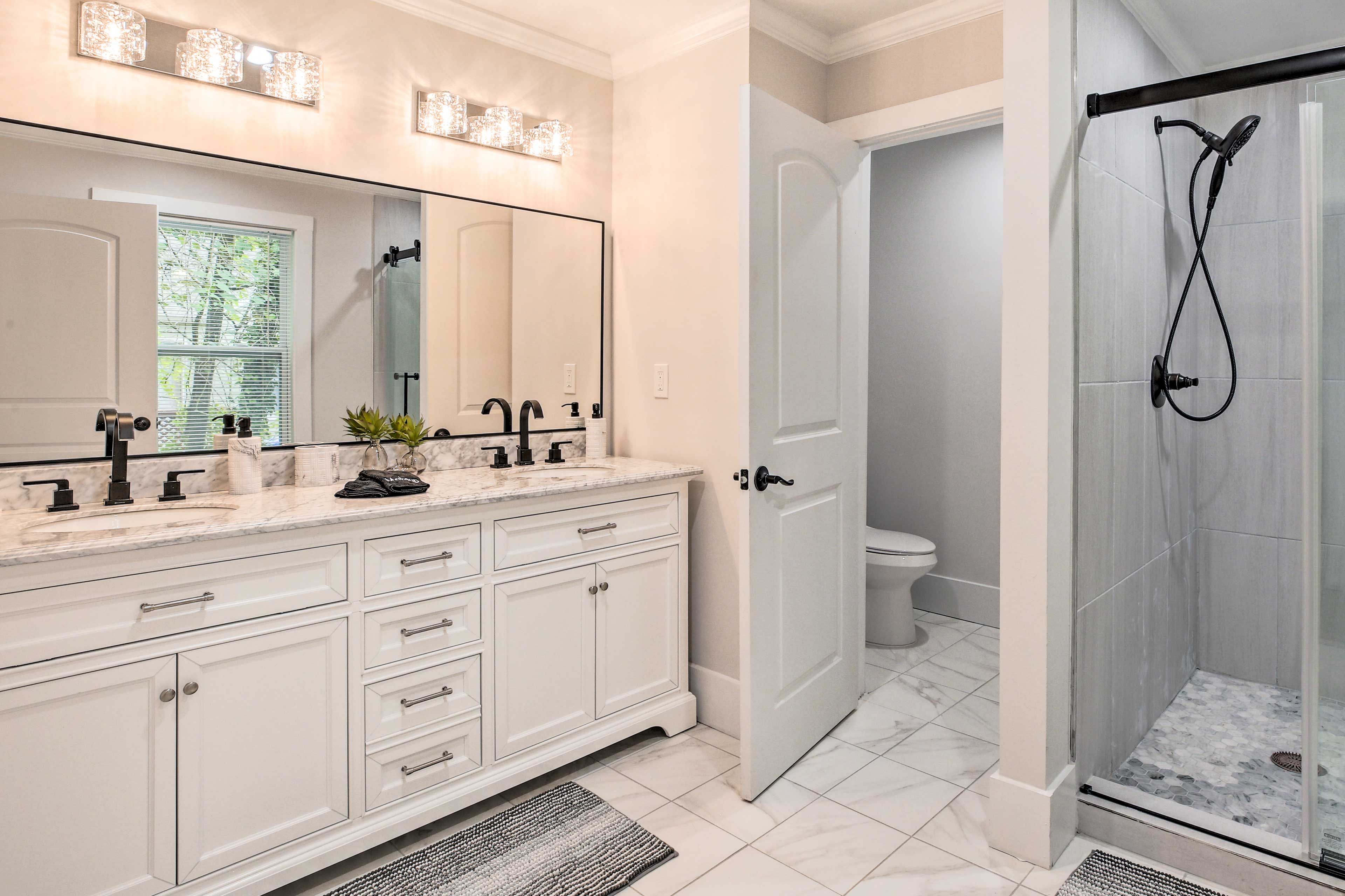 En-Suite Bathroom | Main Level | Towels Provided