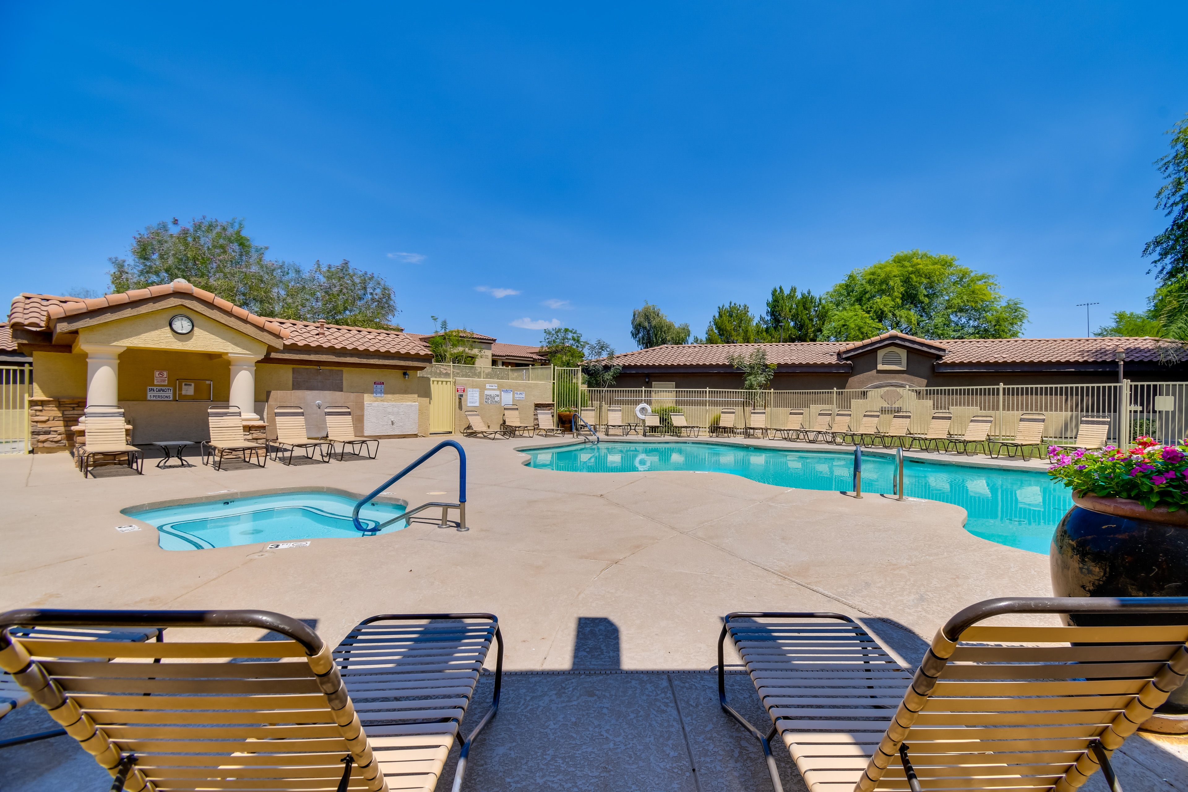 Outdoor Pool & Hot Tub 1