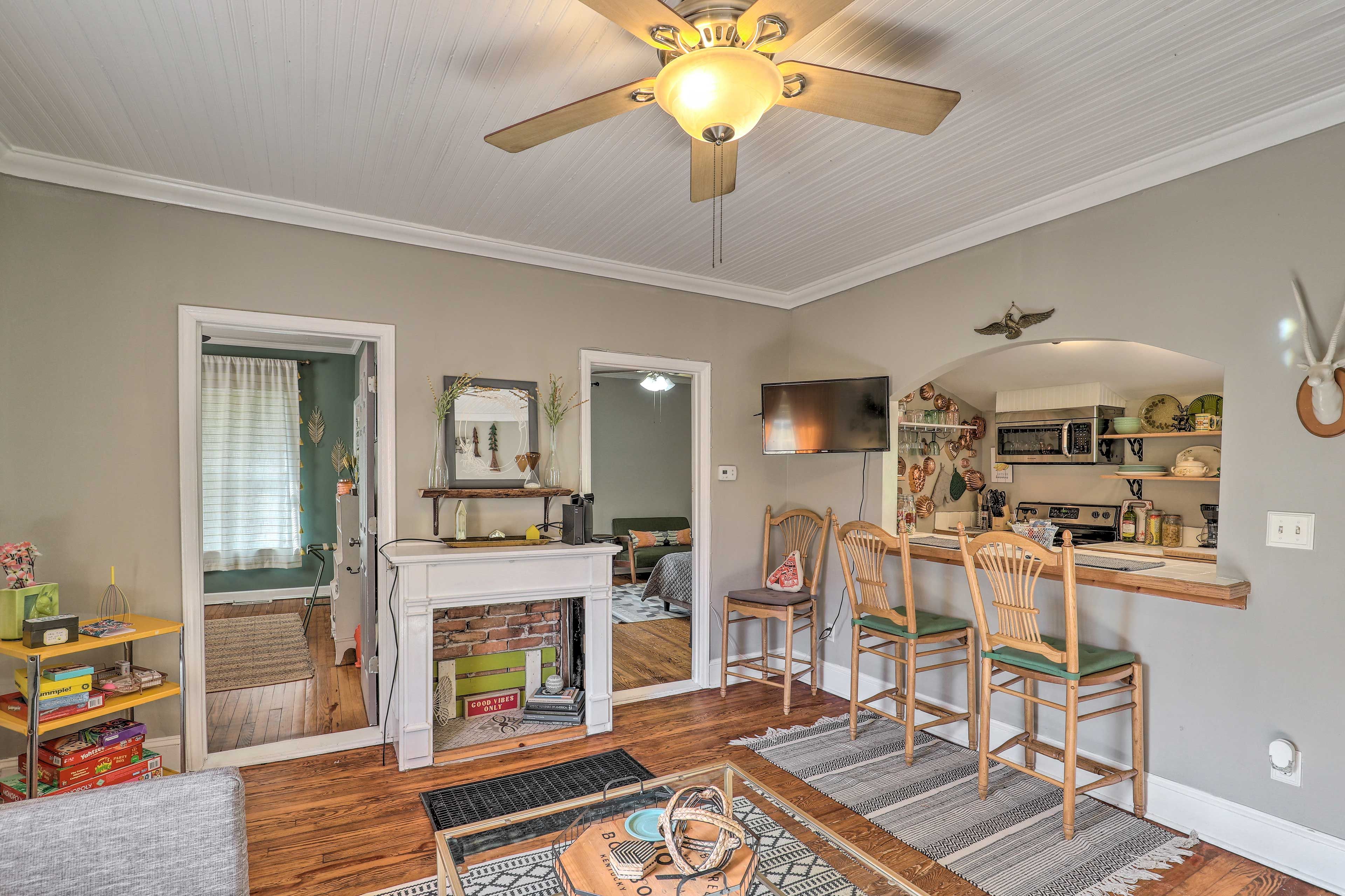 Living Room | Smart TV | Central A/C