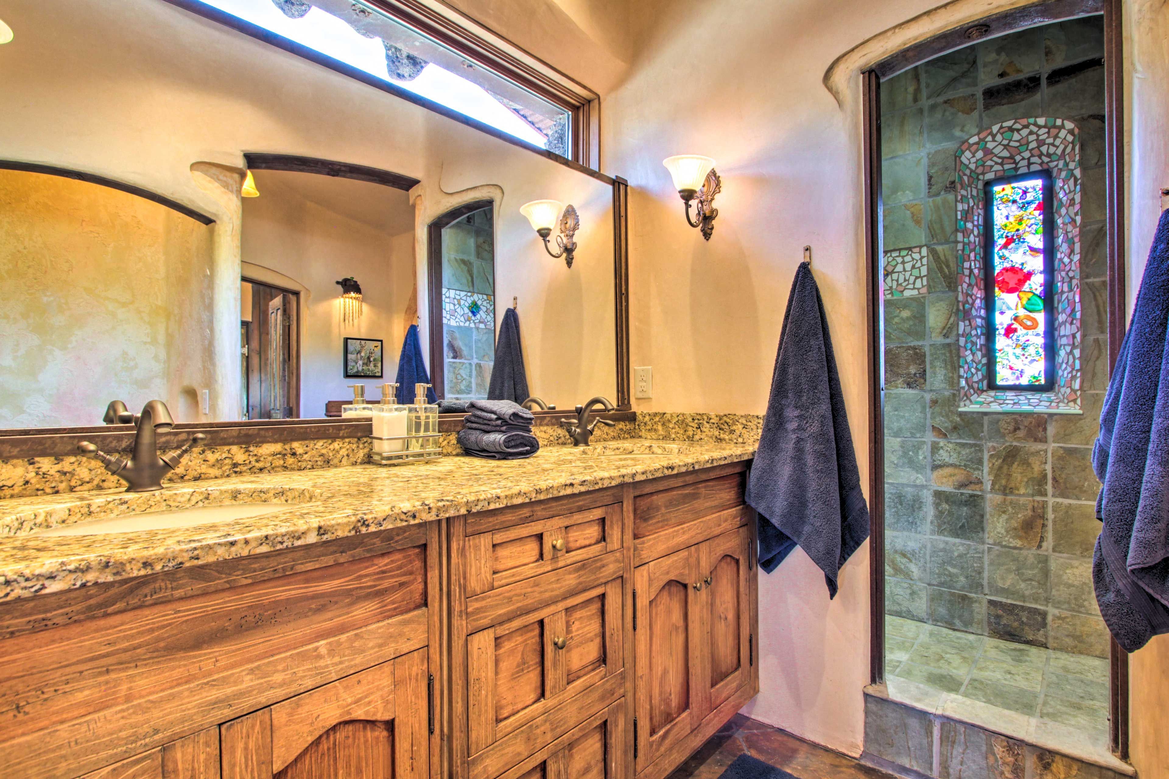 Full Bathroom | Linens & Towels | Hair Dryer