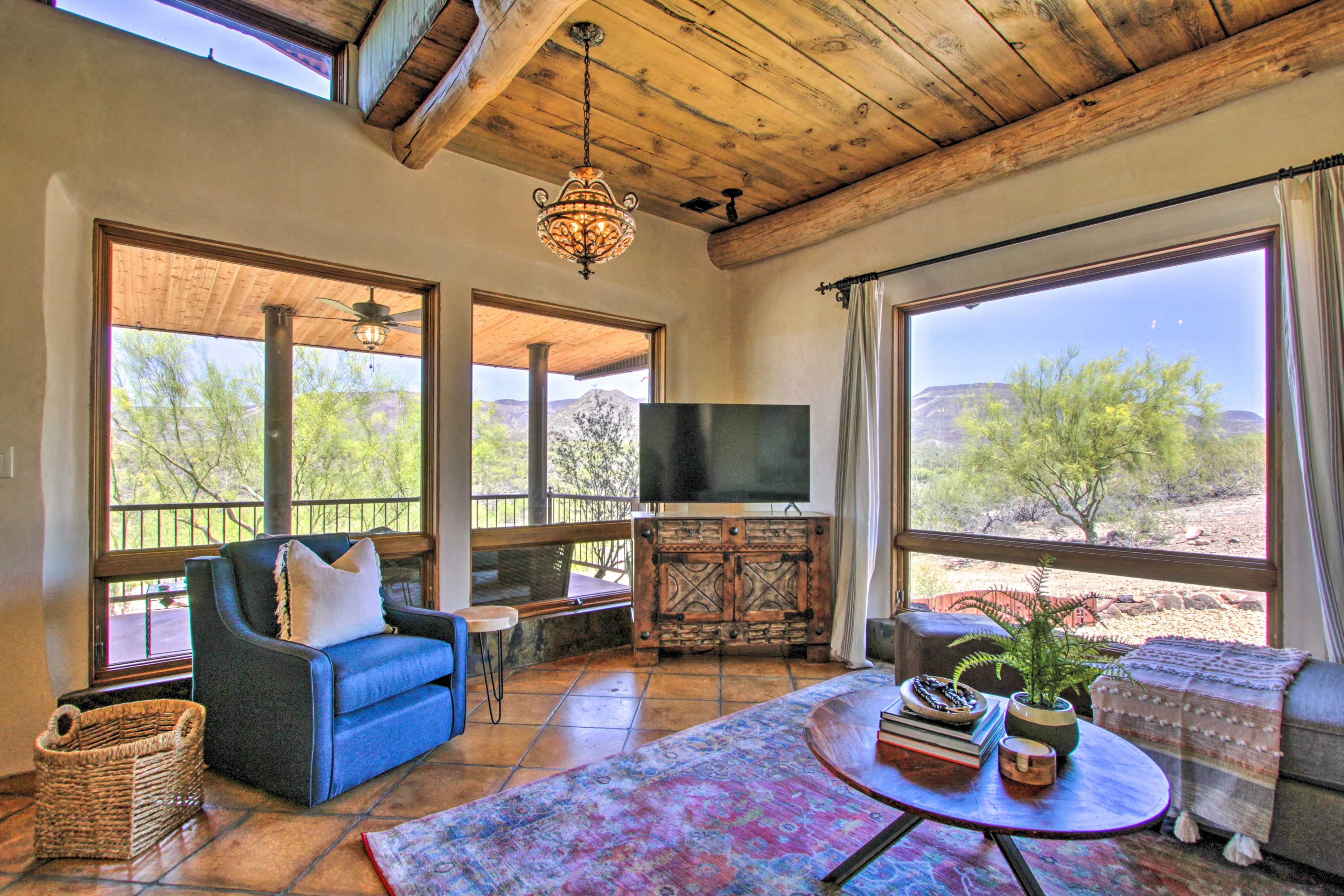 Living Room | Free WiFi | Smart TV