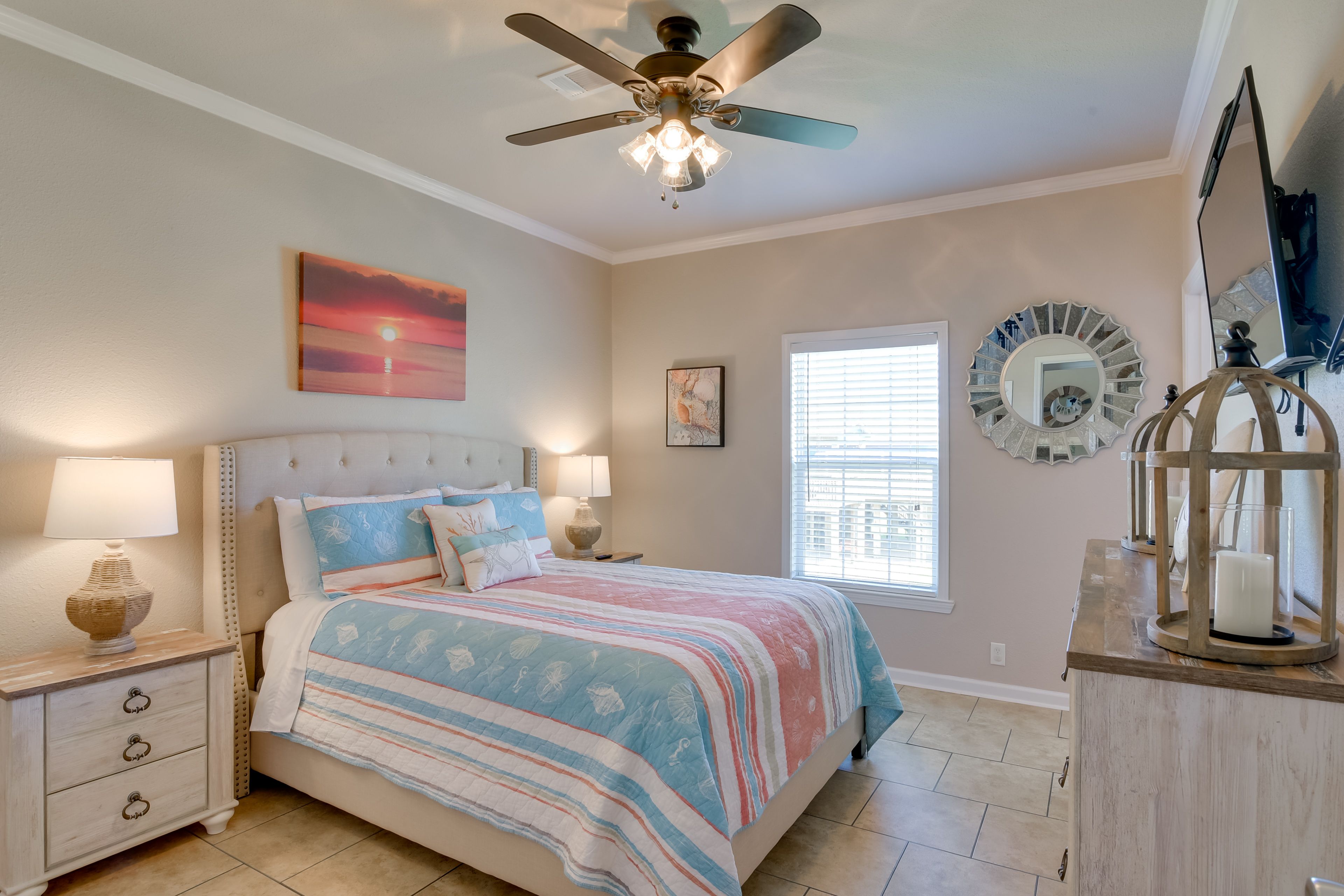 Bedroom 1 | Queen Bed | En-Suite Bathroom