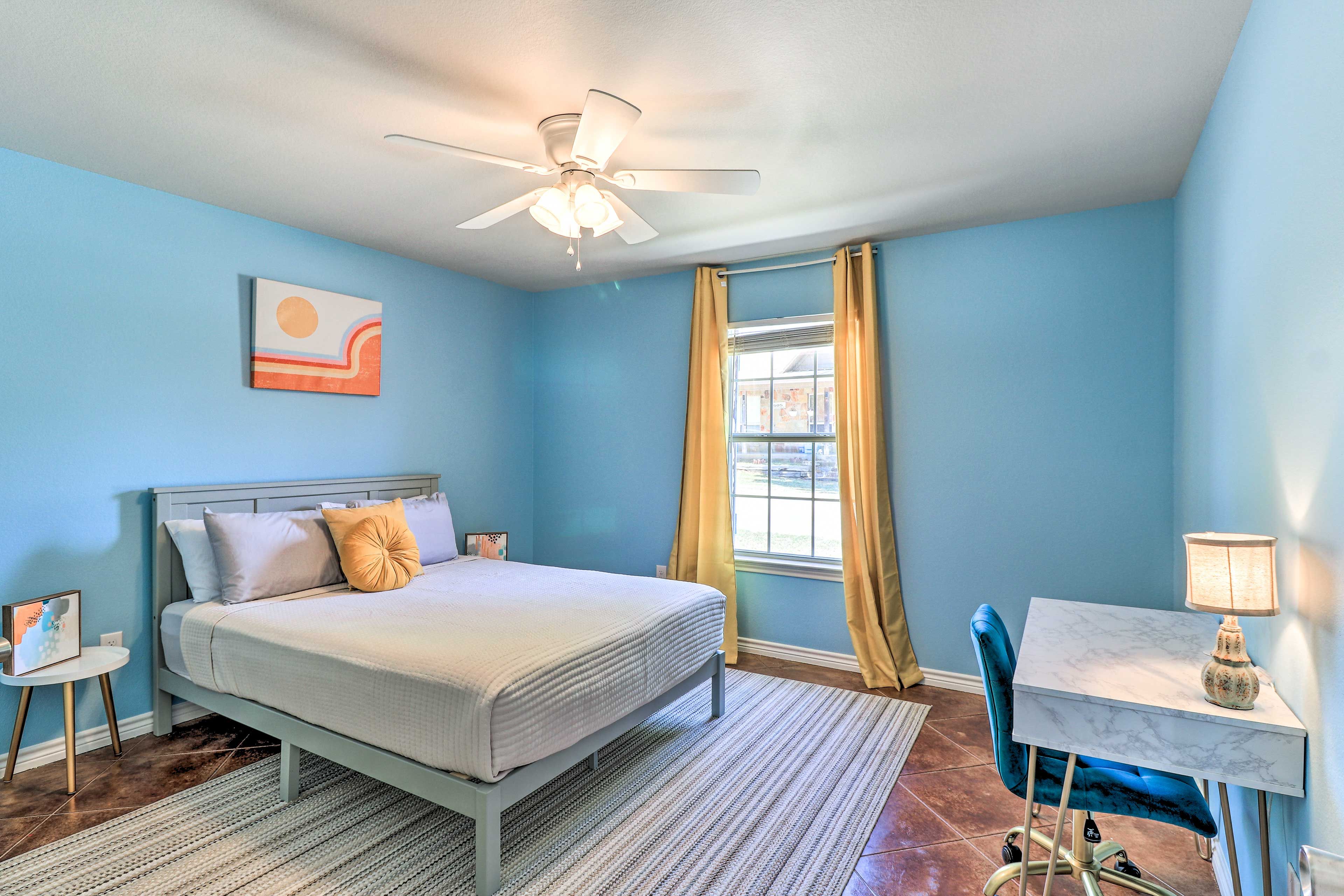 Bedroom 2 | Queen Bed