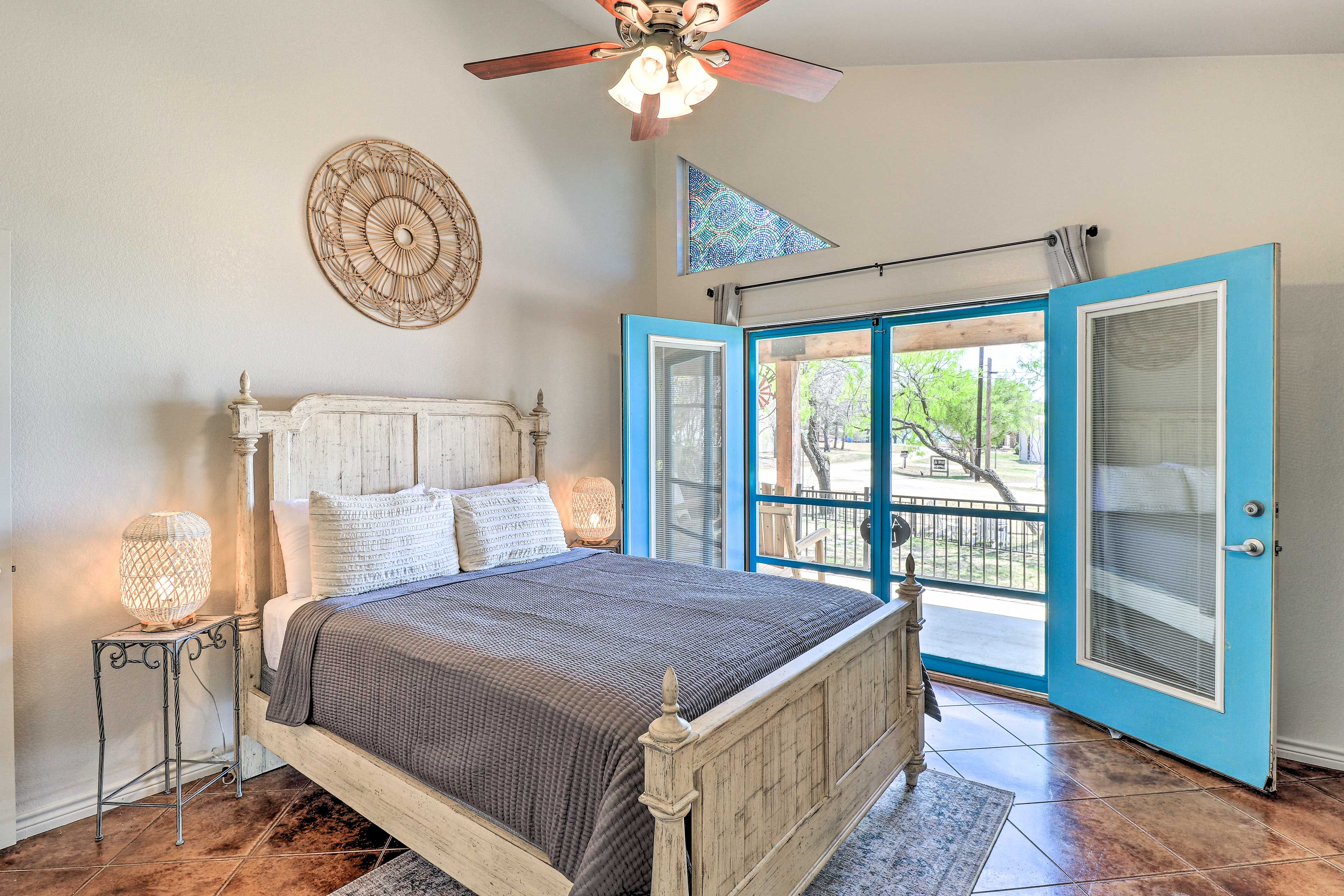 Bedroom 1 | Queen Bed | Linens Provided | En-Suite Bathroom