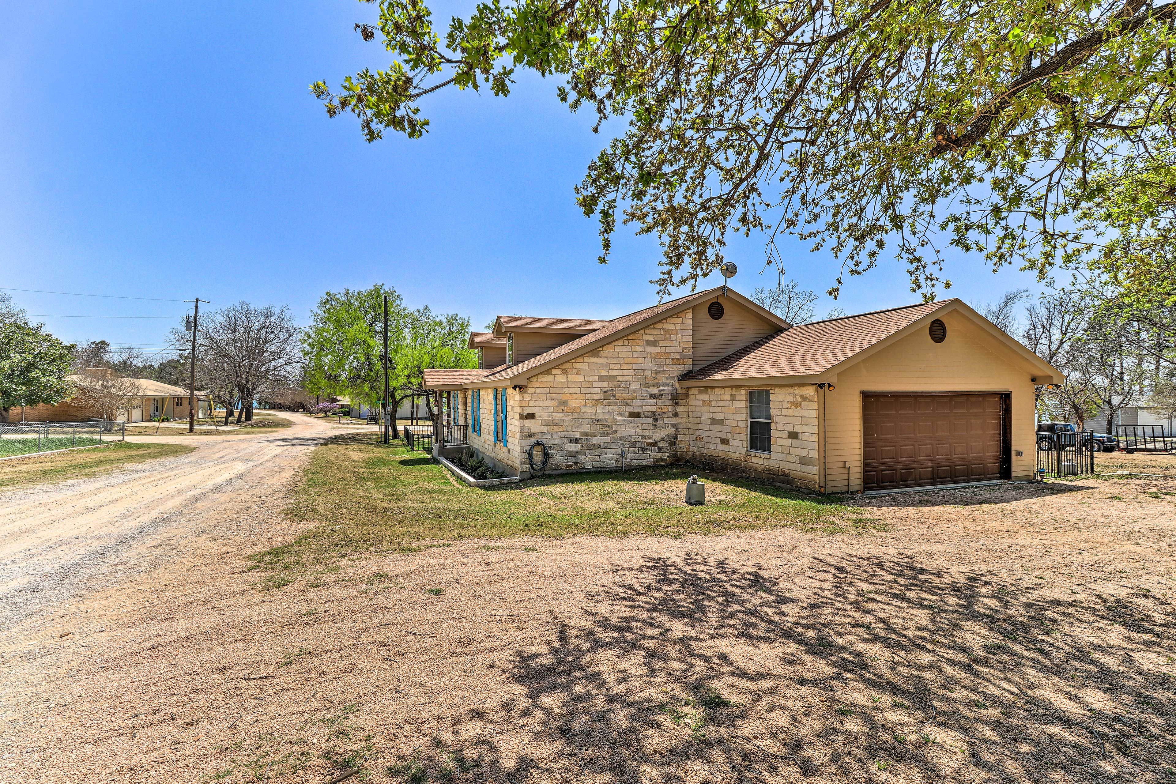 Parking | Driveway (2 Vehicles) | Free Street Parking | RV/Trailer Parking