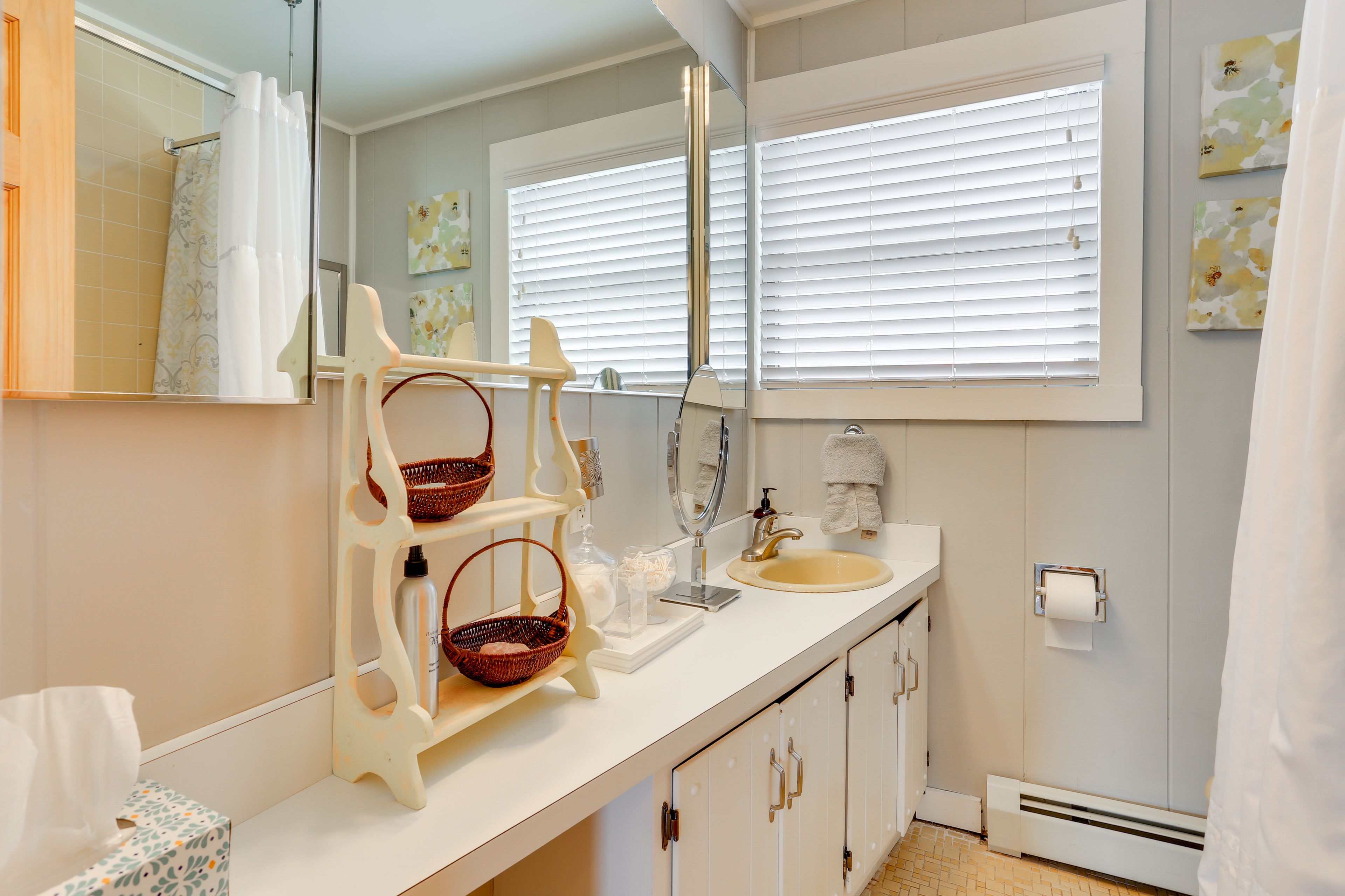 Full Bathroom | 1st Floor