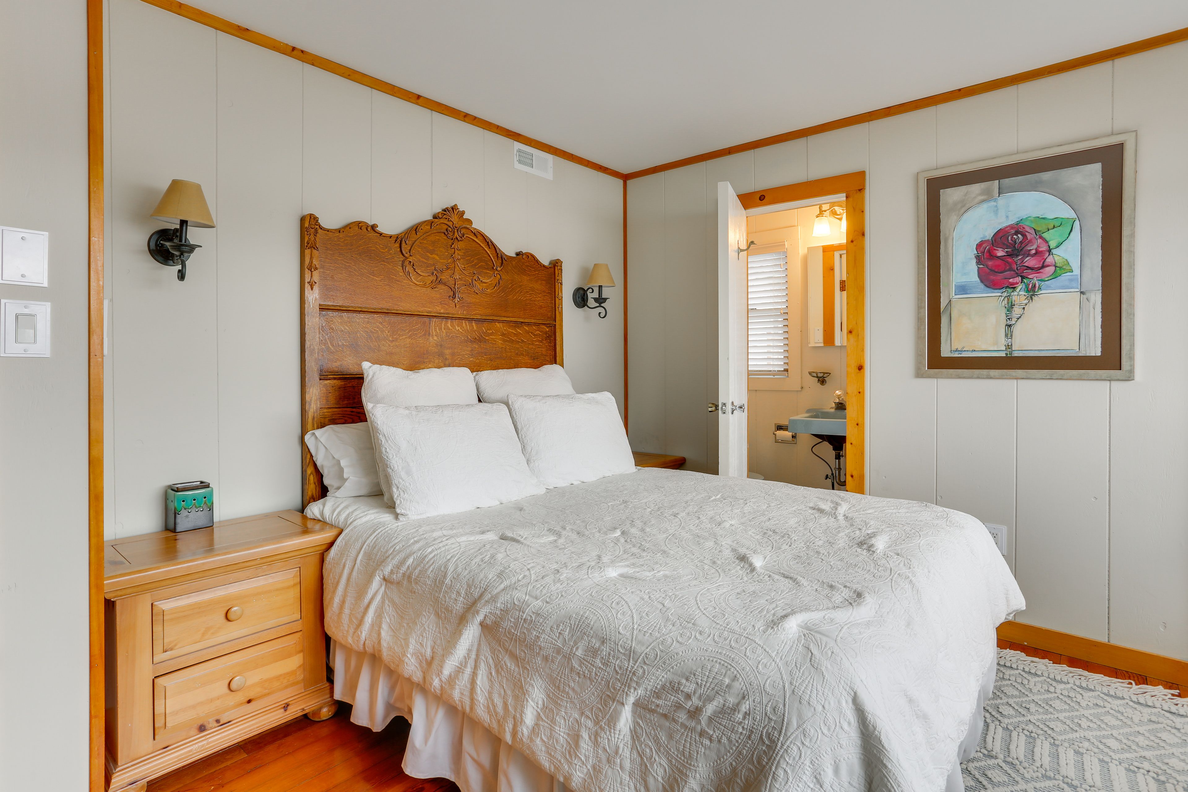 Bedroom 1 | Queen Bed | Telescope | 1st Floor