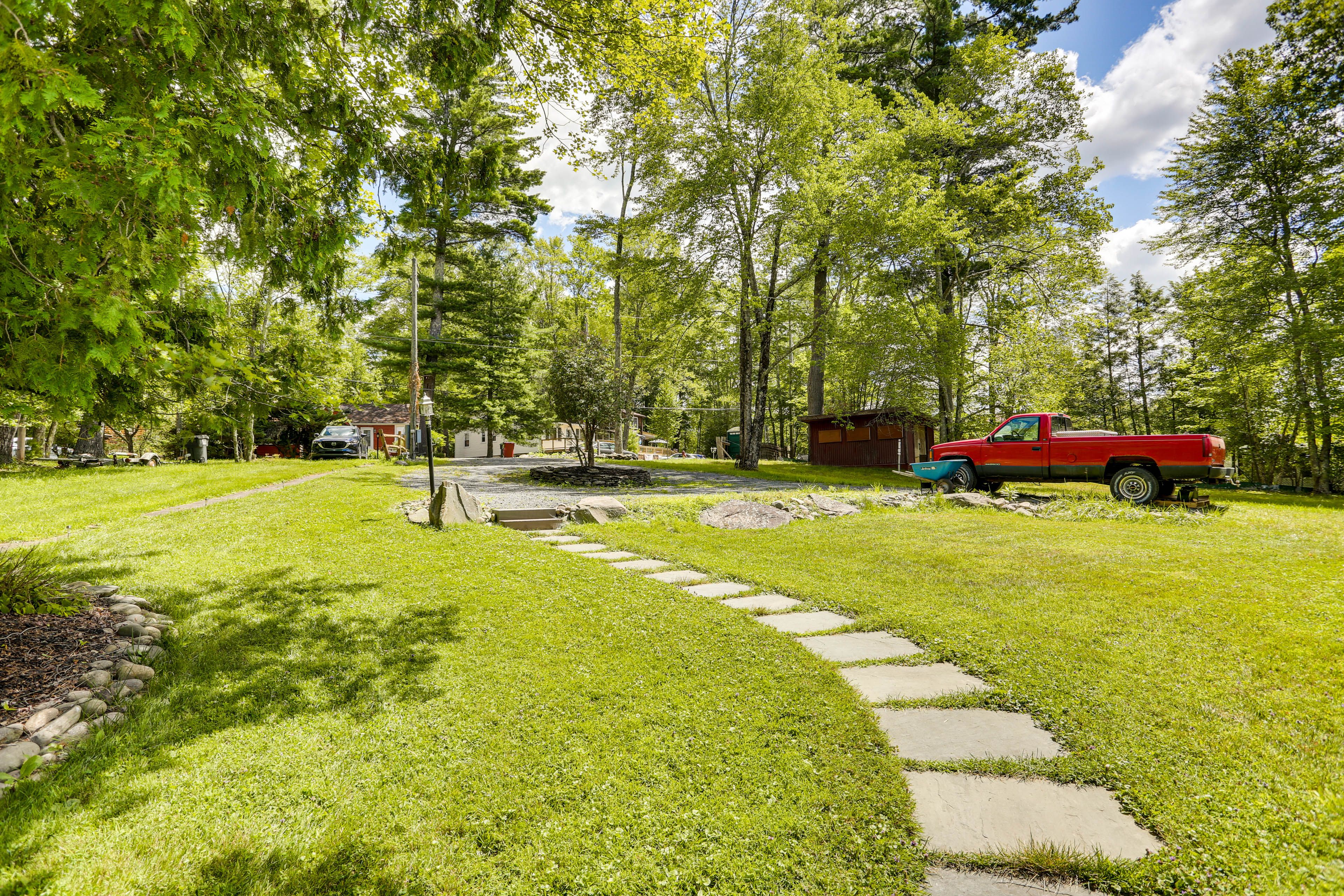Parking | Driveway (6 Vehicles)