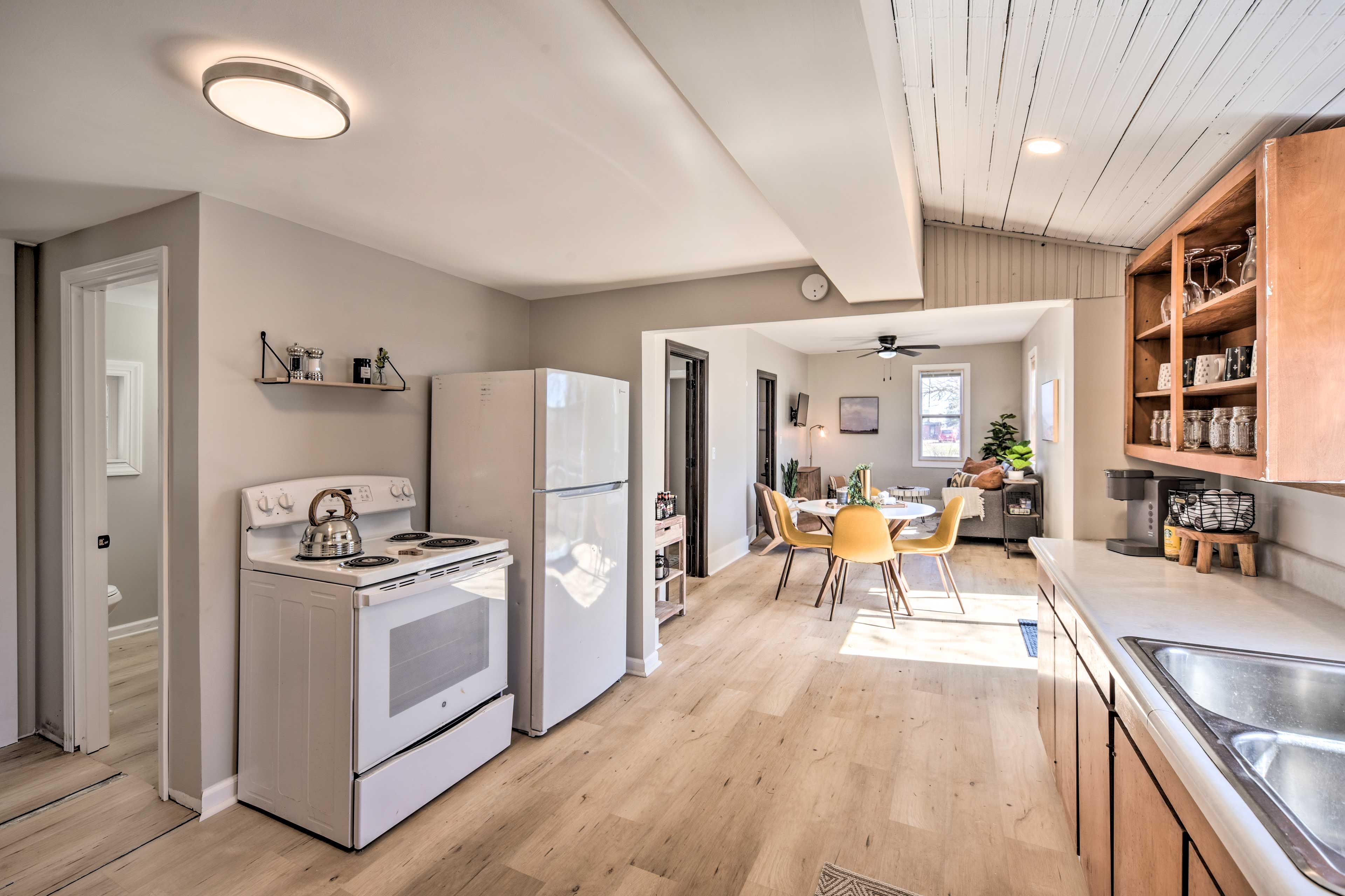 Superior Vacation Rental | 2BR | 1BA | Half-Step for Entry | 800 Sq Ft