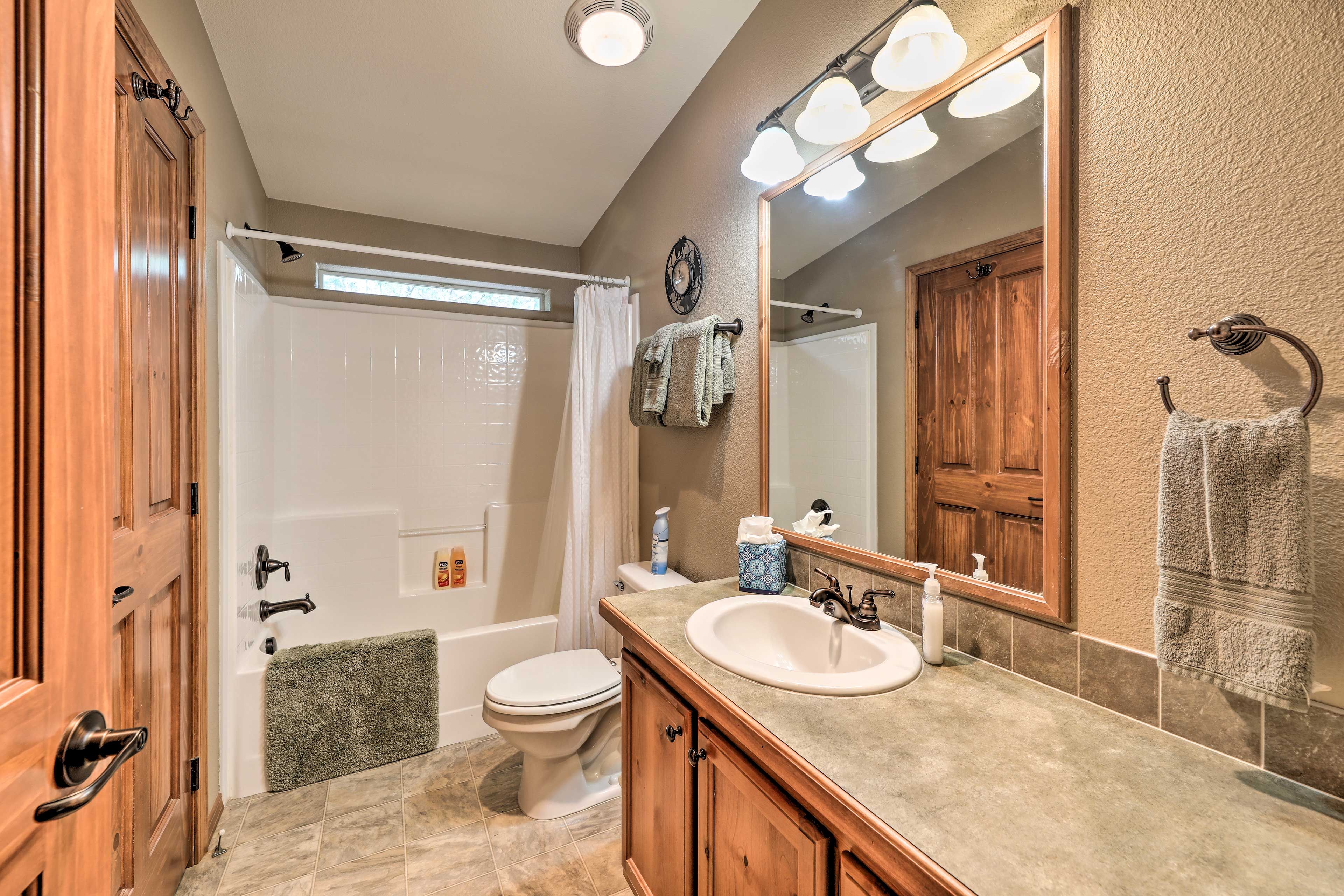 Full Bathroom | Complimentary Toiletries | Hair Dryer | Towels Provided