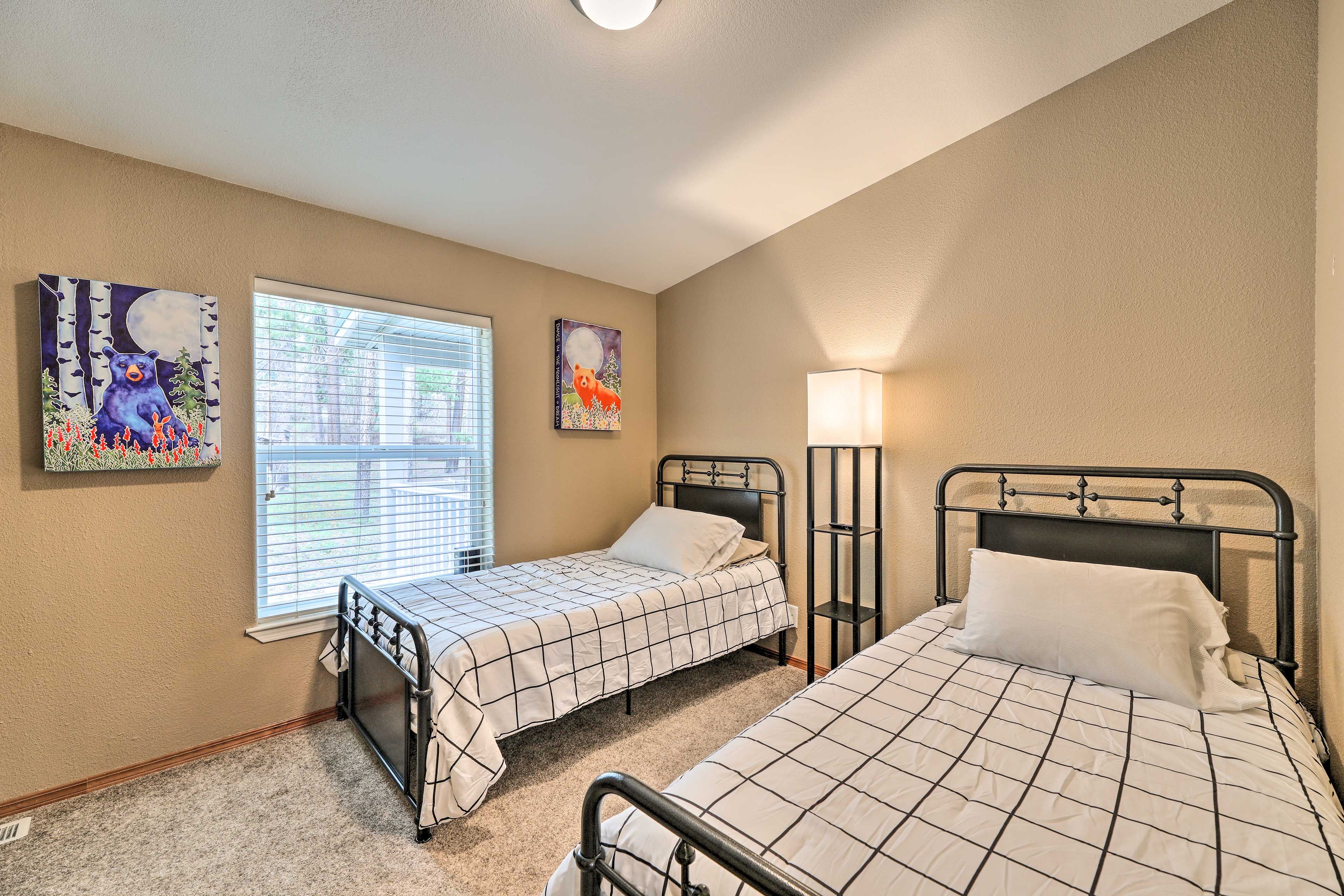 Bedroom 3 | 2 Twin Beds | Main Level | DirecTV