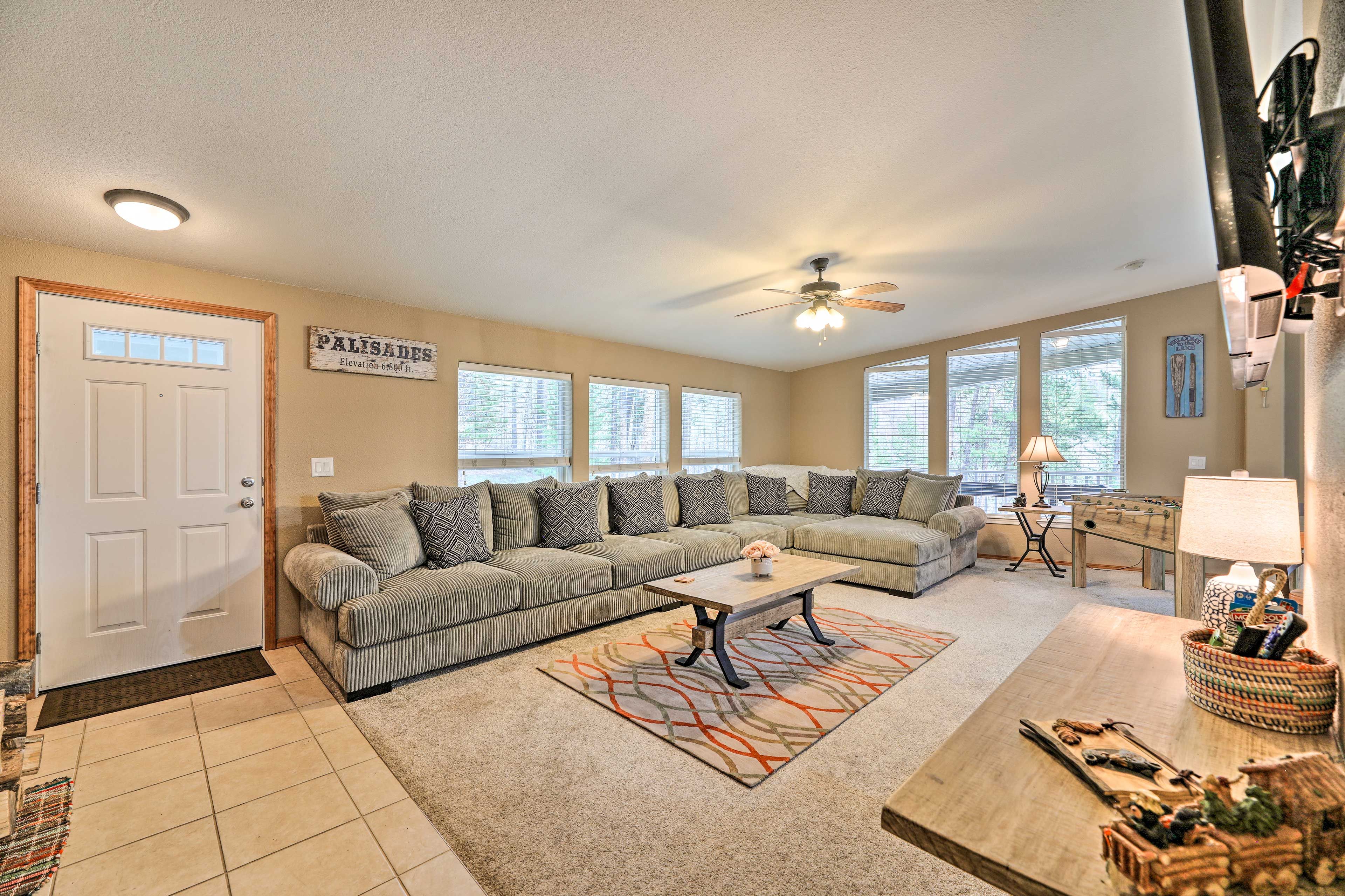 Living Area | Main Level | DirecTV | Free WiFi | Central Heating | Ceiling Fans