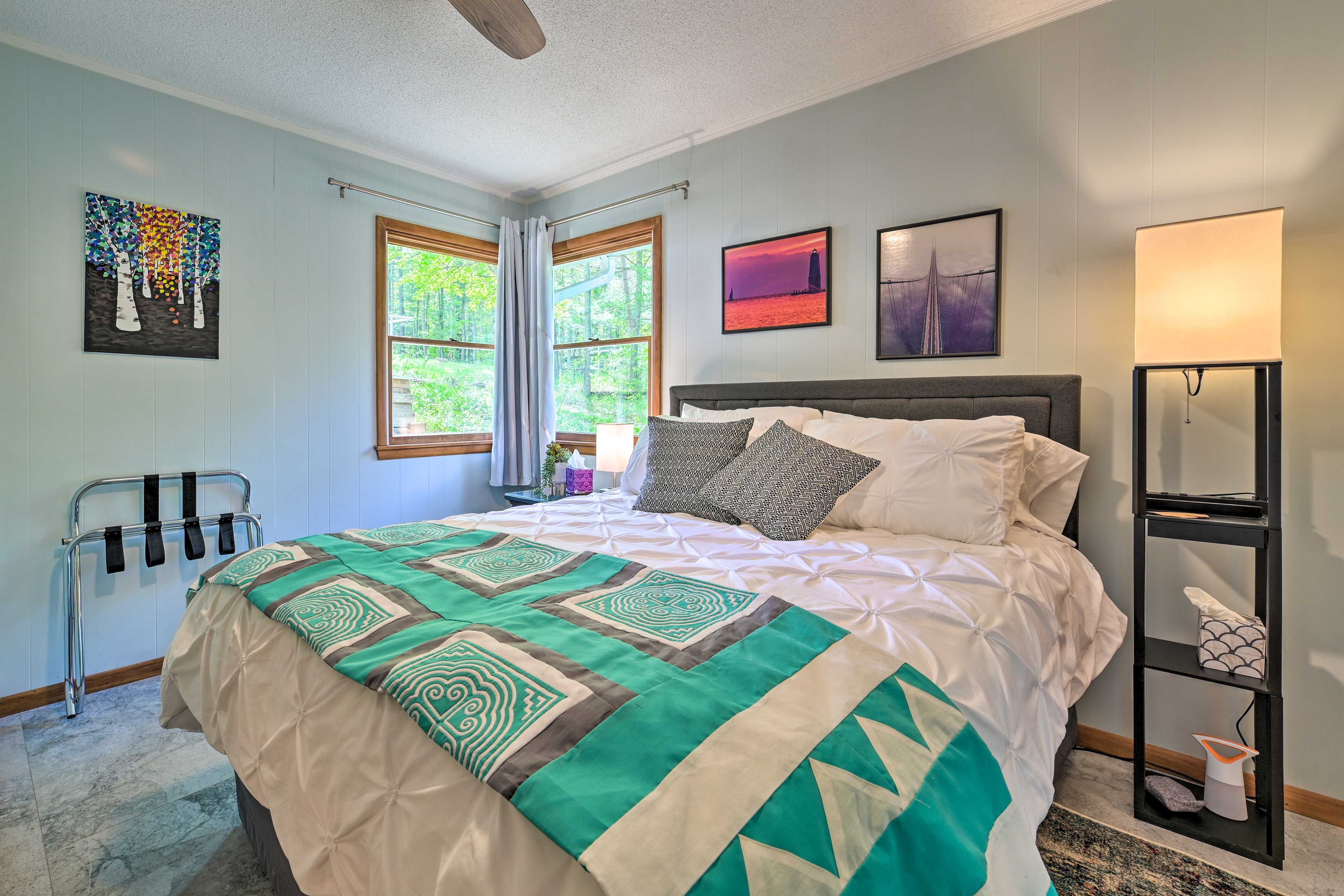 Bedroom 2 | Queen Bed | 1st Floor