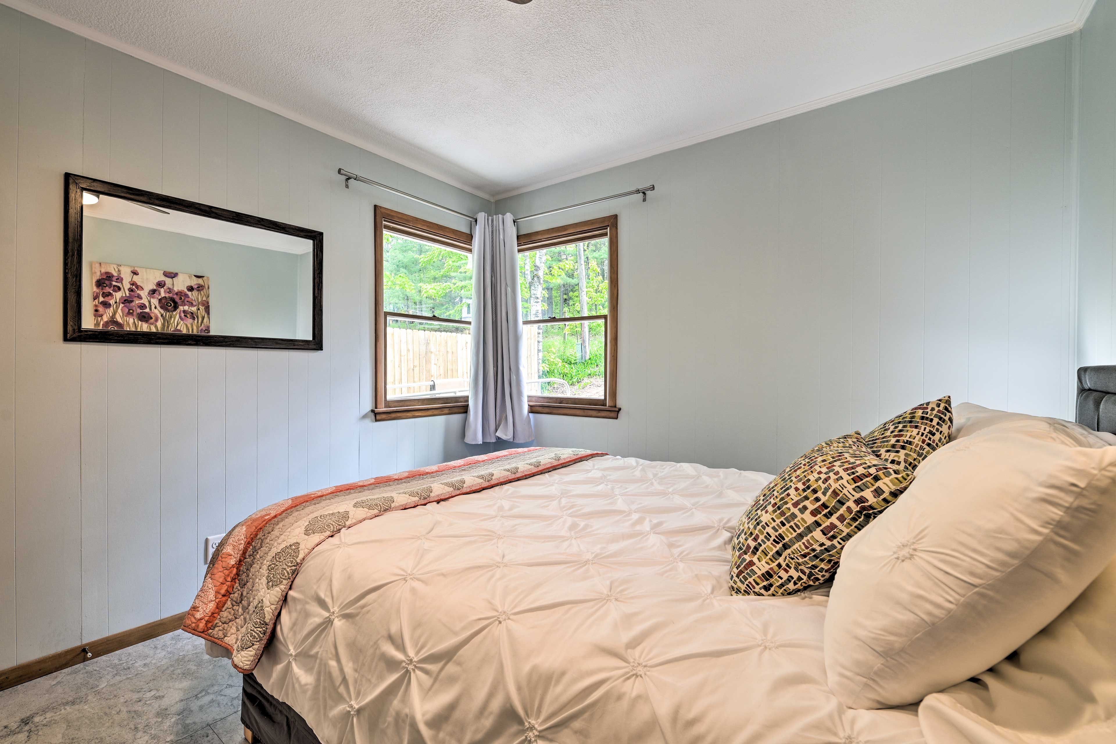 Bedroom 3 | Queen Bed | 1st Floor