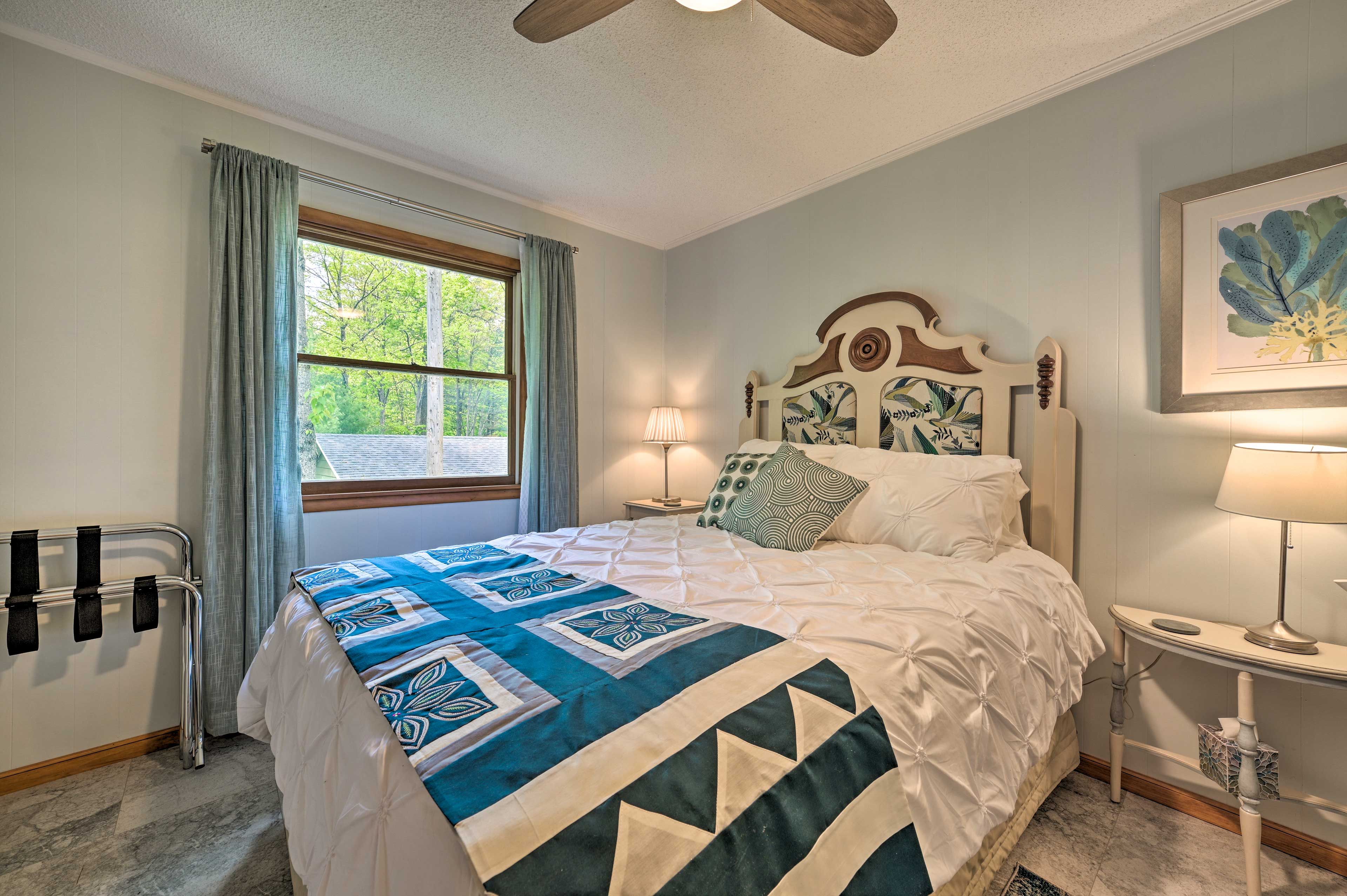 Bedroom 1 | Queen Bed | 1st Floor