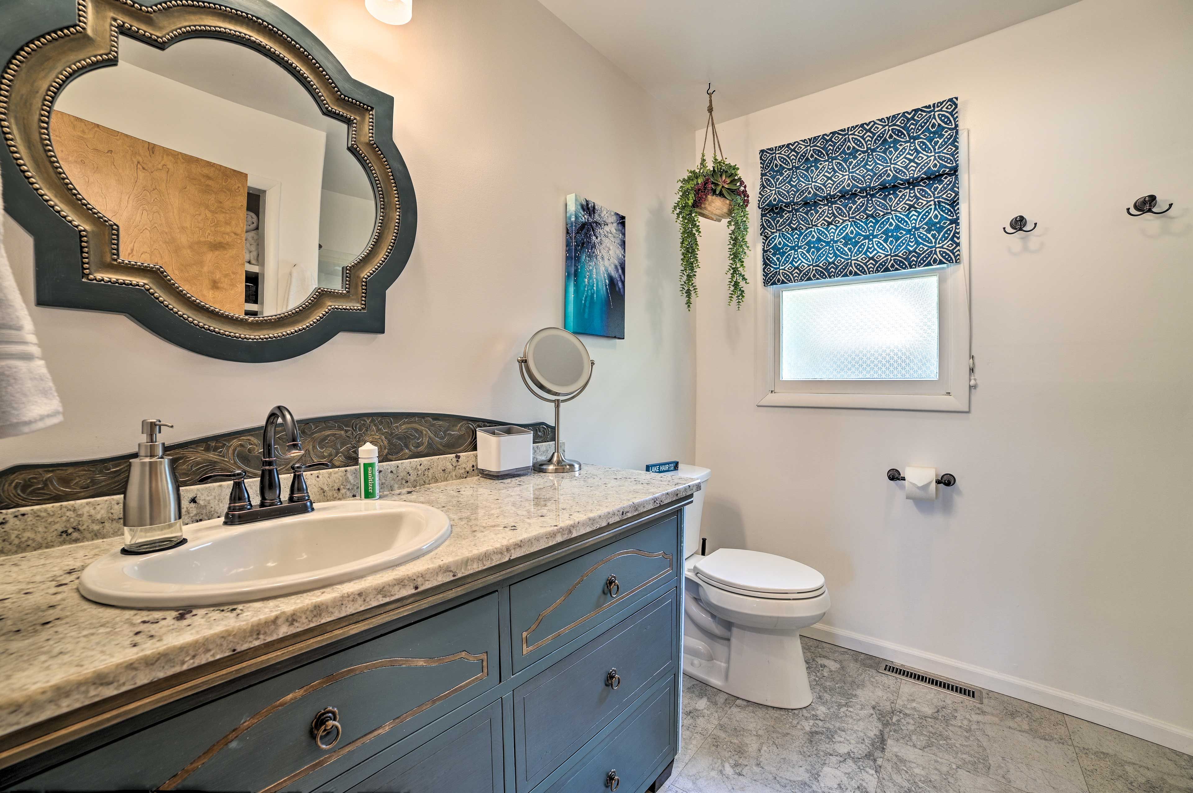 Full Bathroom | Hair Dryer | Complimentary Toiletries