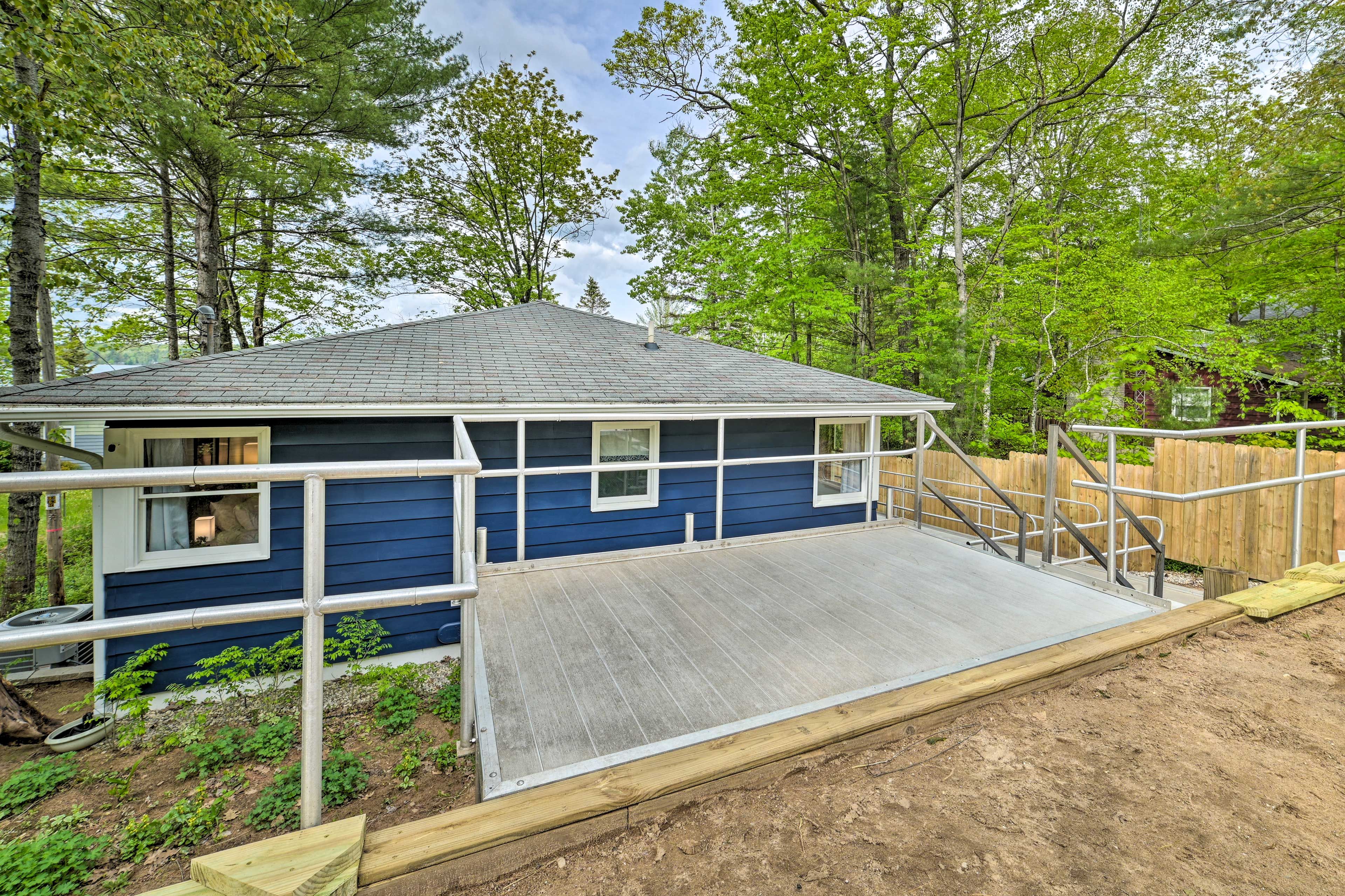 Property Exterior | Driveway (3 Vehicles)