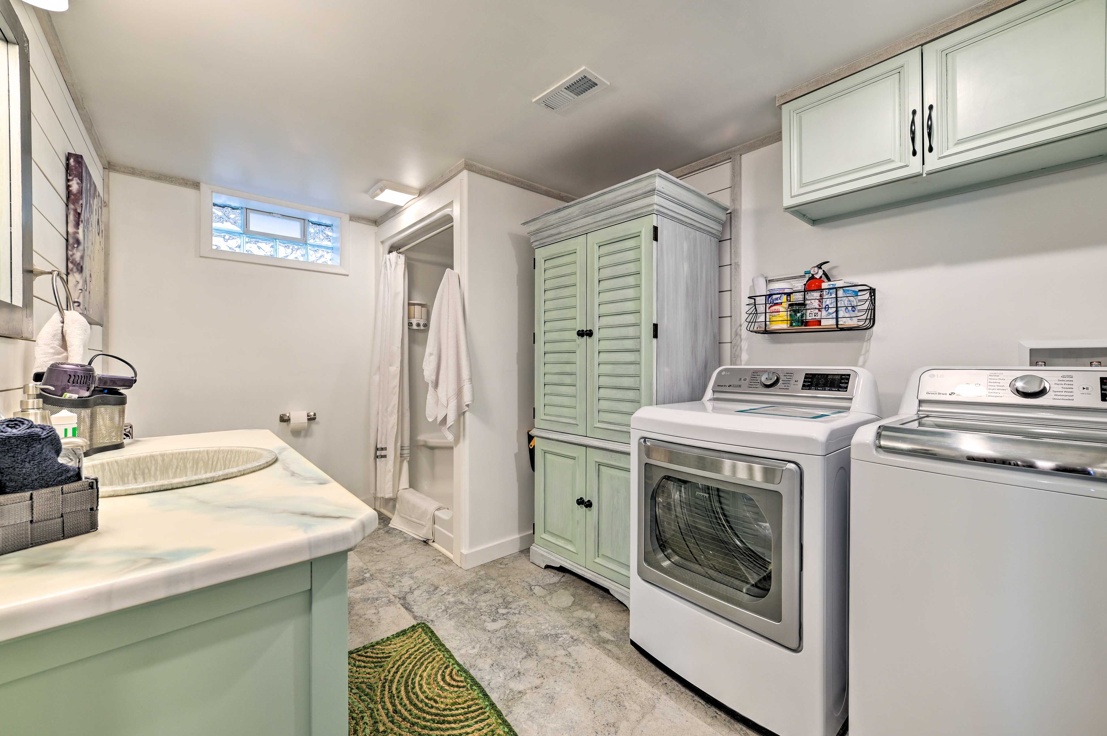 Full Bathroom & Laundry Room | Towels & Linens