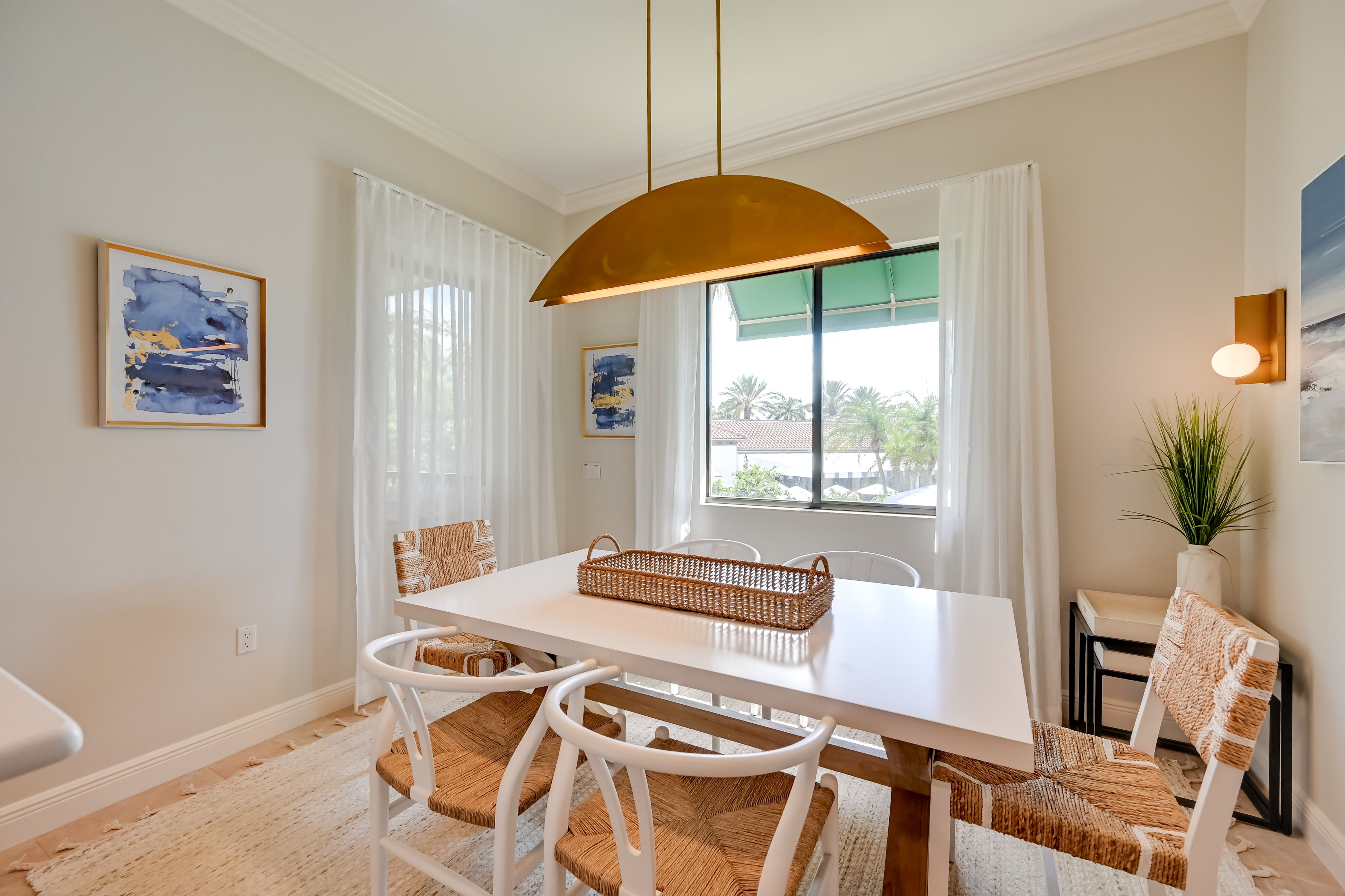 Dining Area | Dishes & Flatware Provided