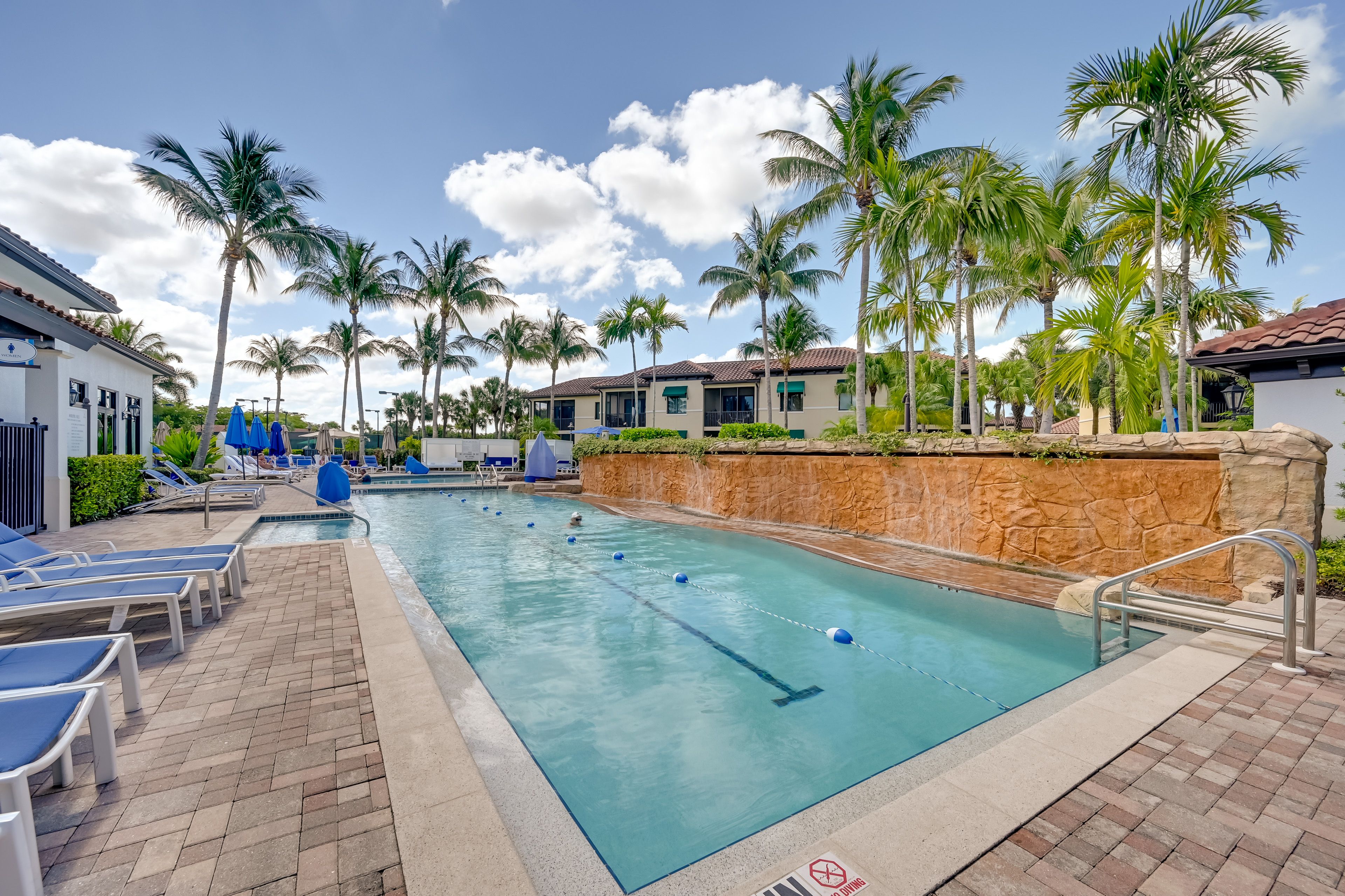 Community Amenities | Outdoor Pools | Lazy River