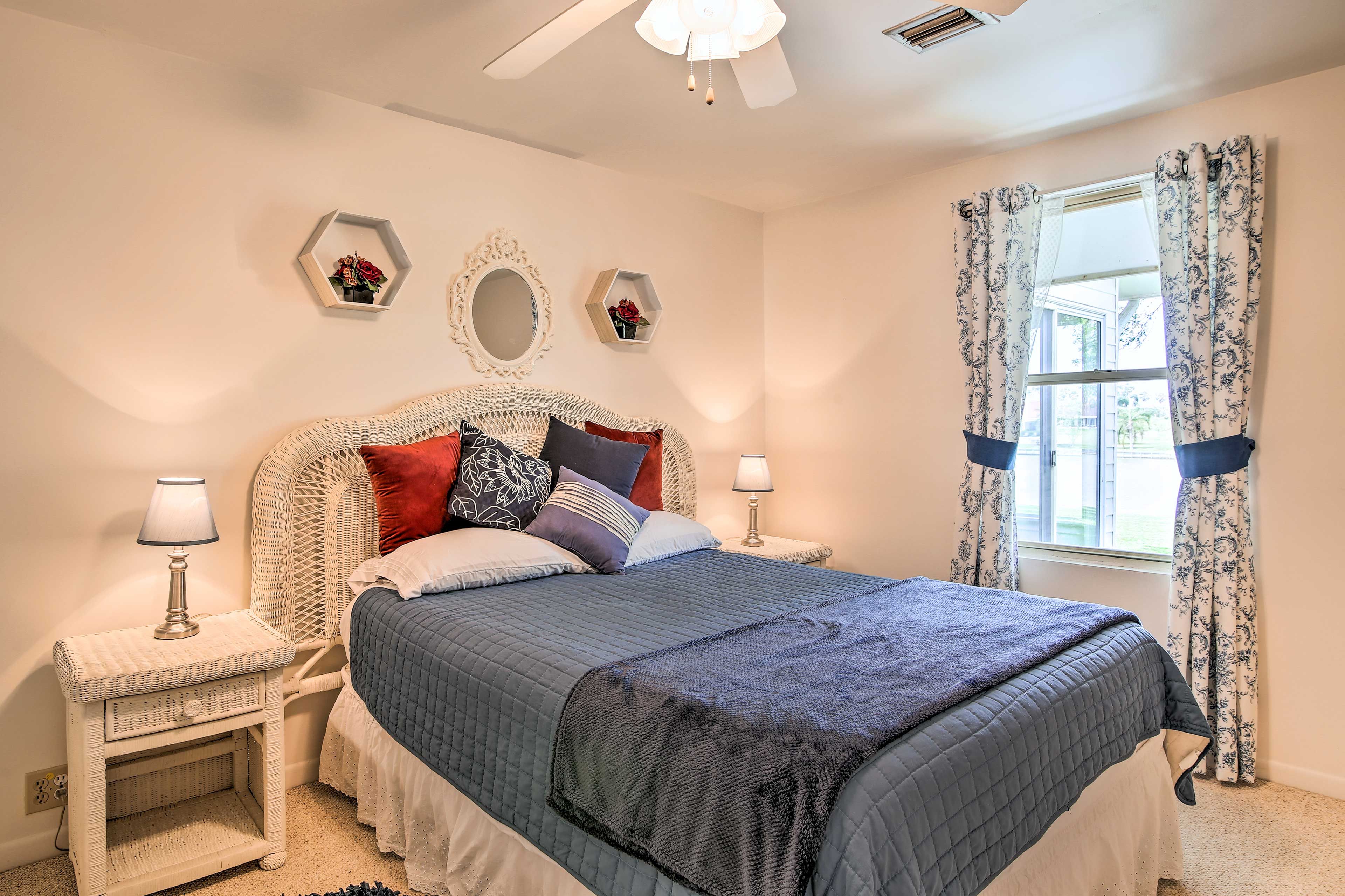 Bedroom 2 | Queen Bed