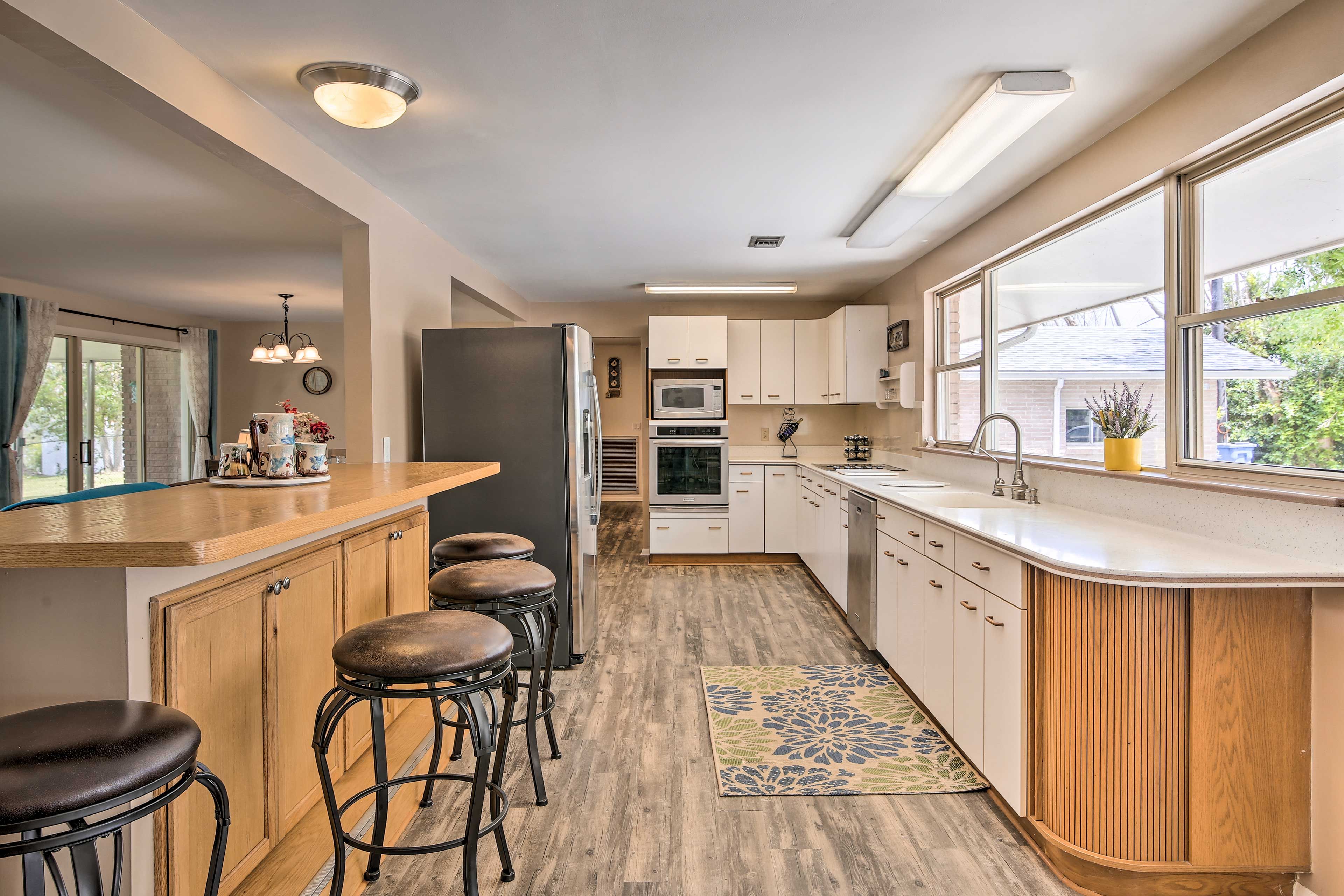 Kitchen | Fully Equipped | Cooking Basics | Breakfast Bar