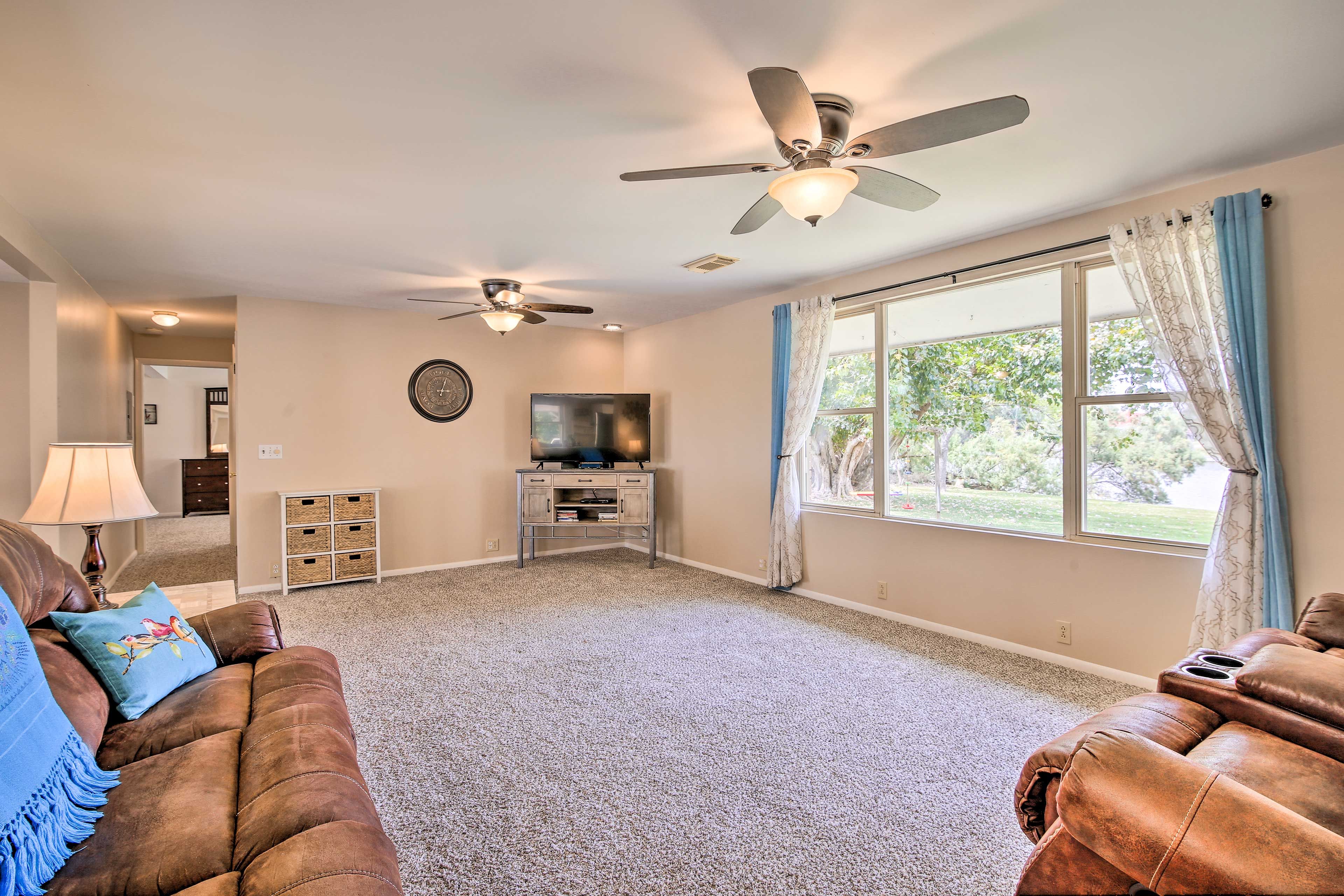 Living Area | Smart TV w/ Cable | VCR/DVD Player