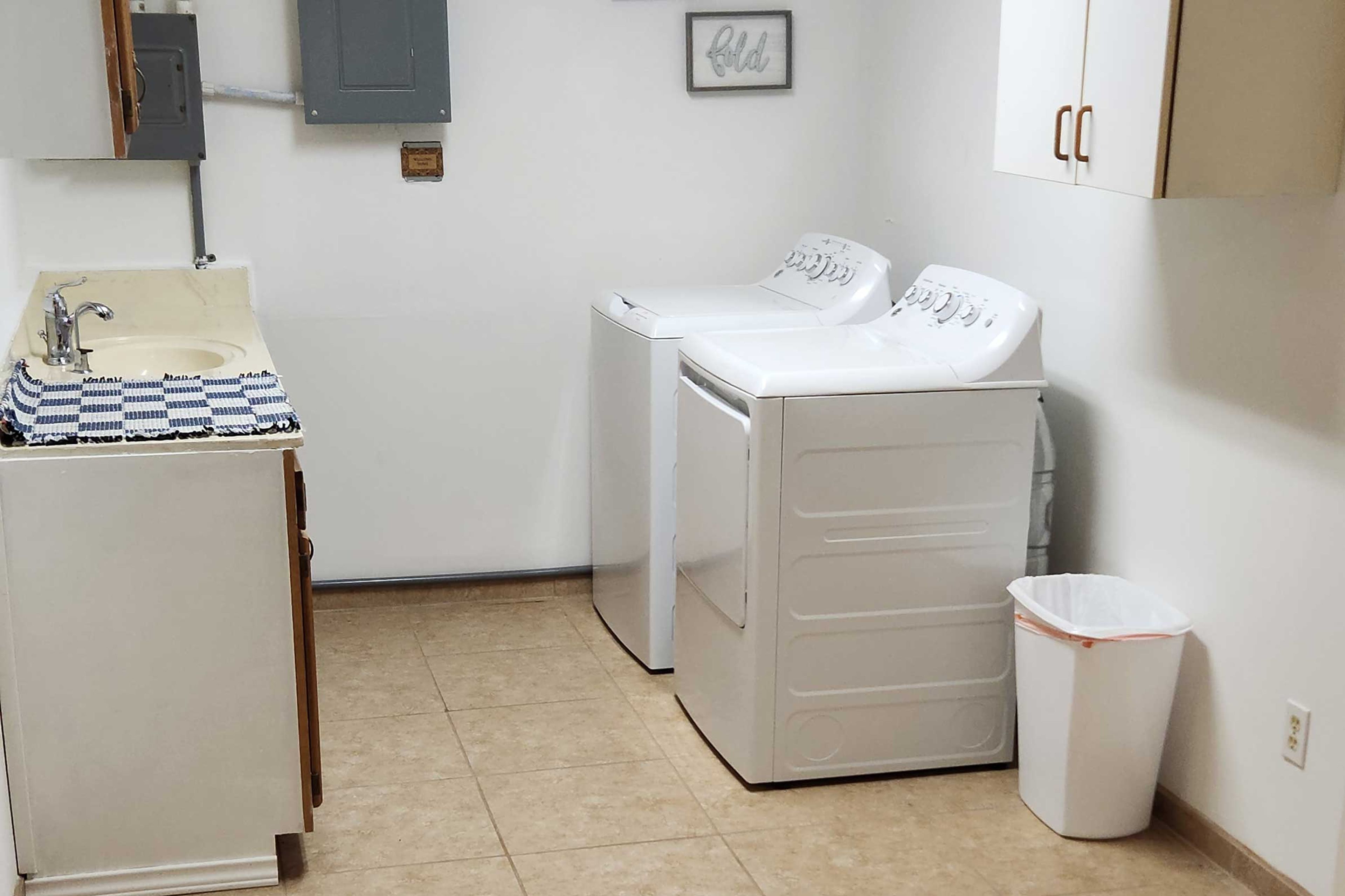 Washer/Dryer | Iron/Board