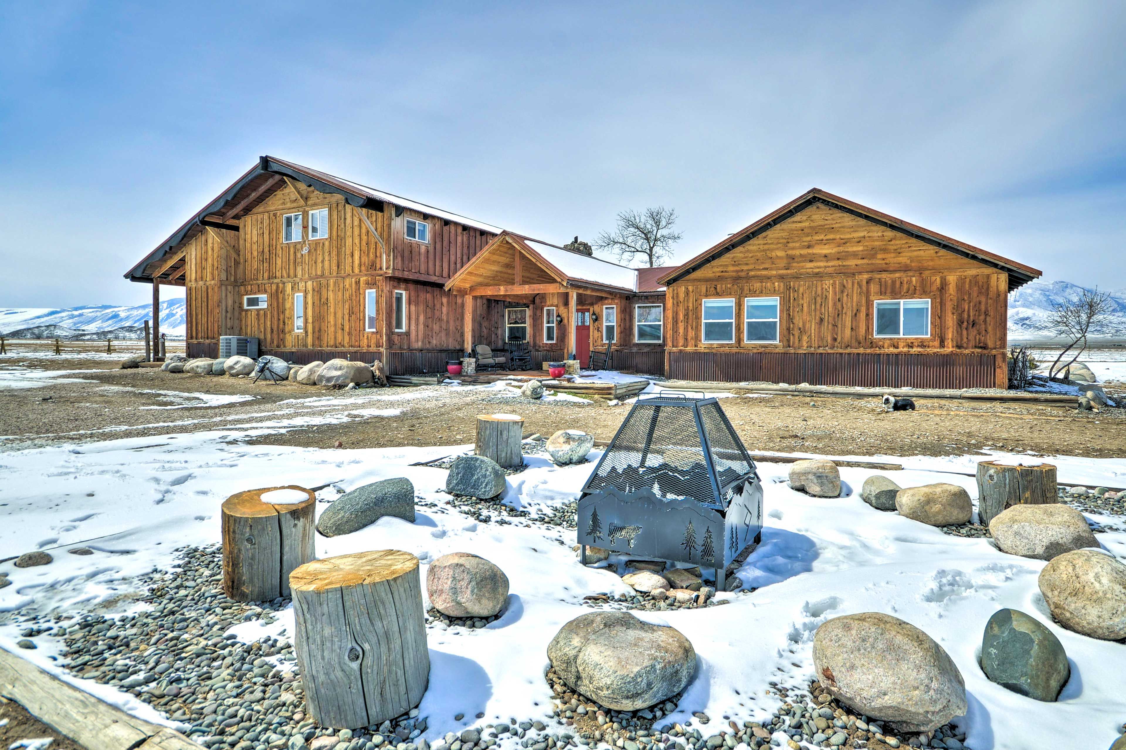 Powell Vacation Rental | 3BR | 3.5BA | 3,200 Sq Ft | 1 Exterior Step Required