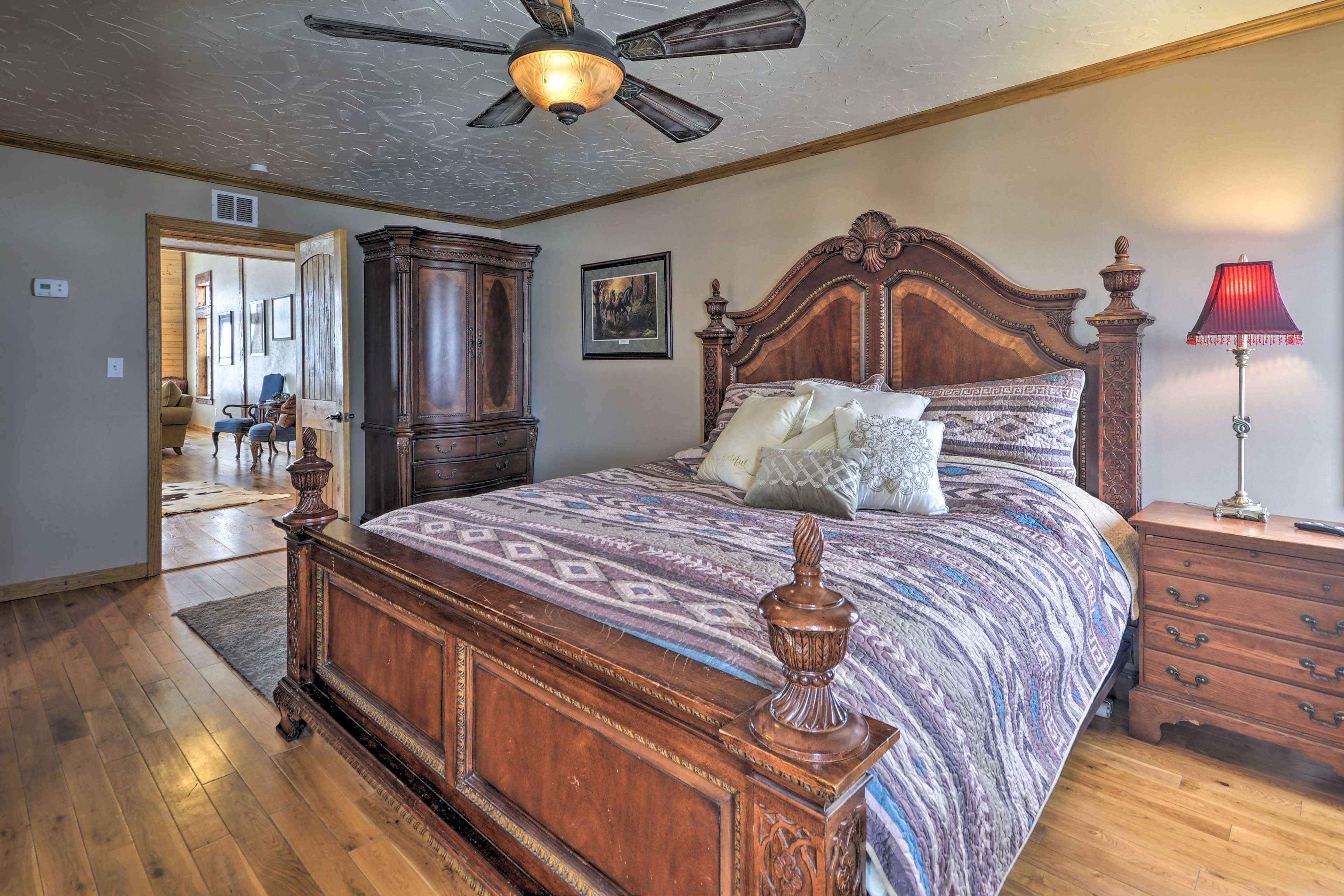 Bedroom 1 | King Bed | 1st Floor