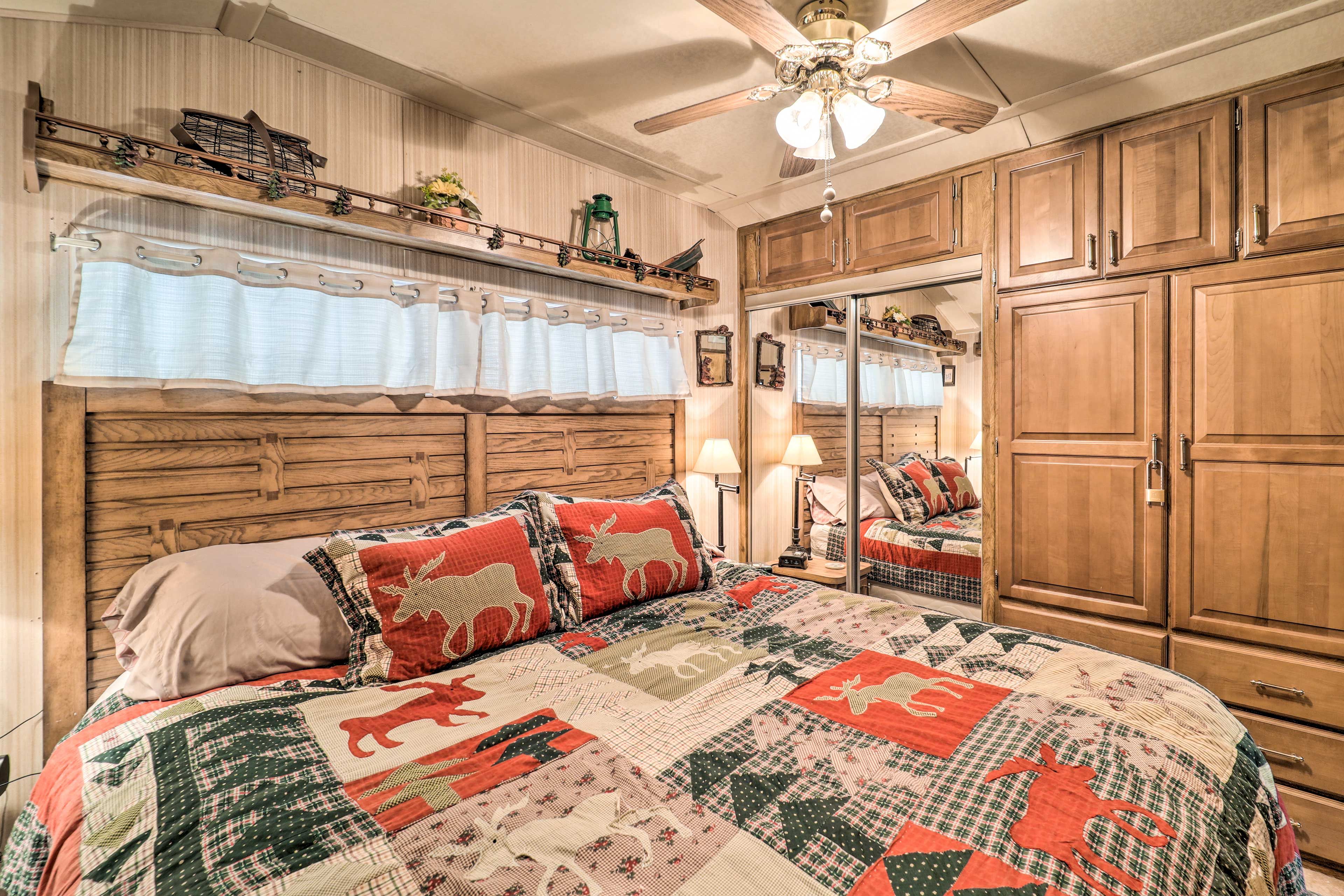 Bedroom | King Bed