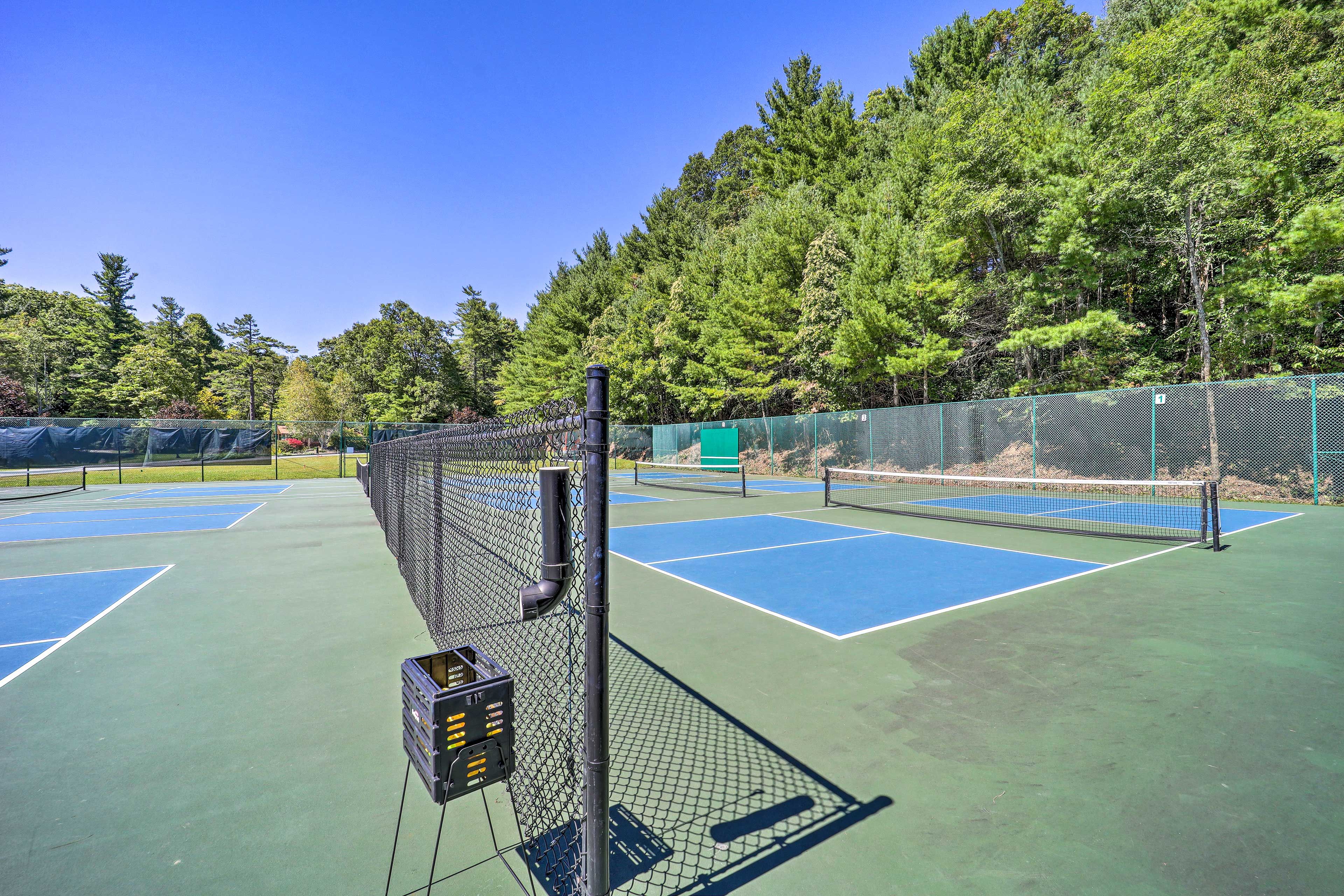 Linville Land Harbor Amenities