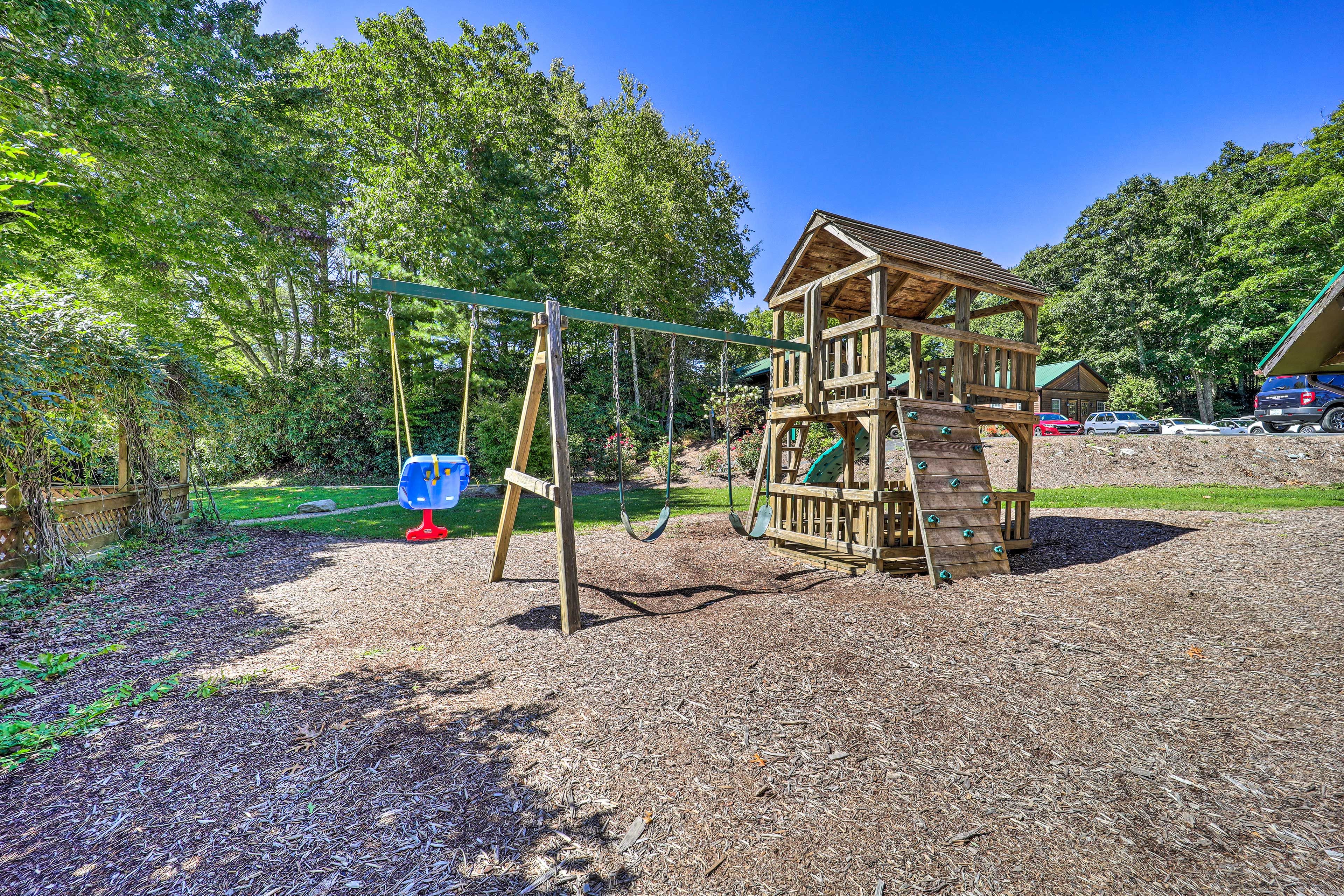 Linville Land Harbor Amenities