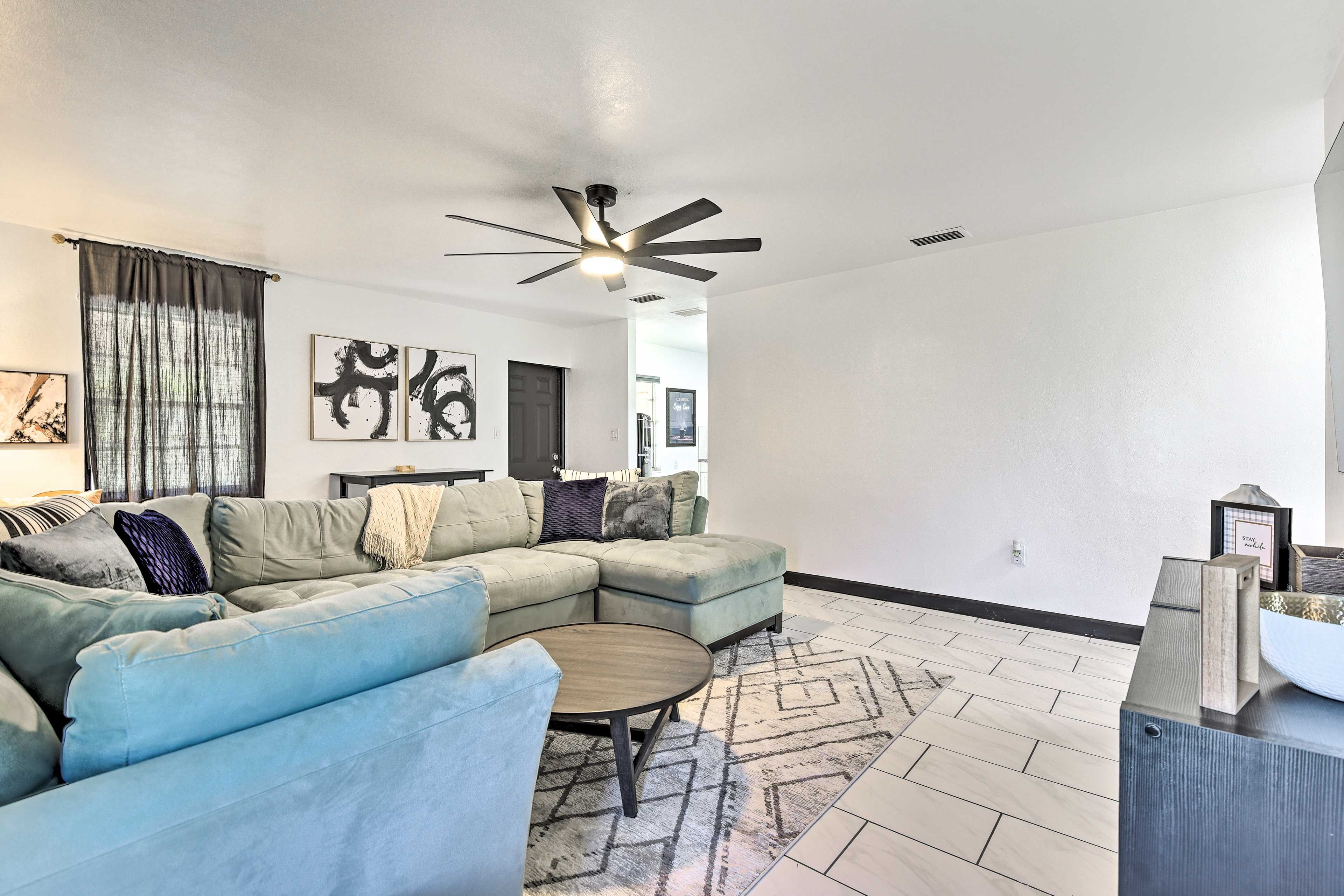 Living Room | Free WiFi