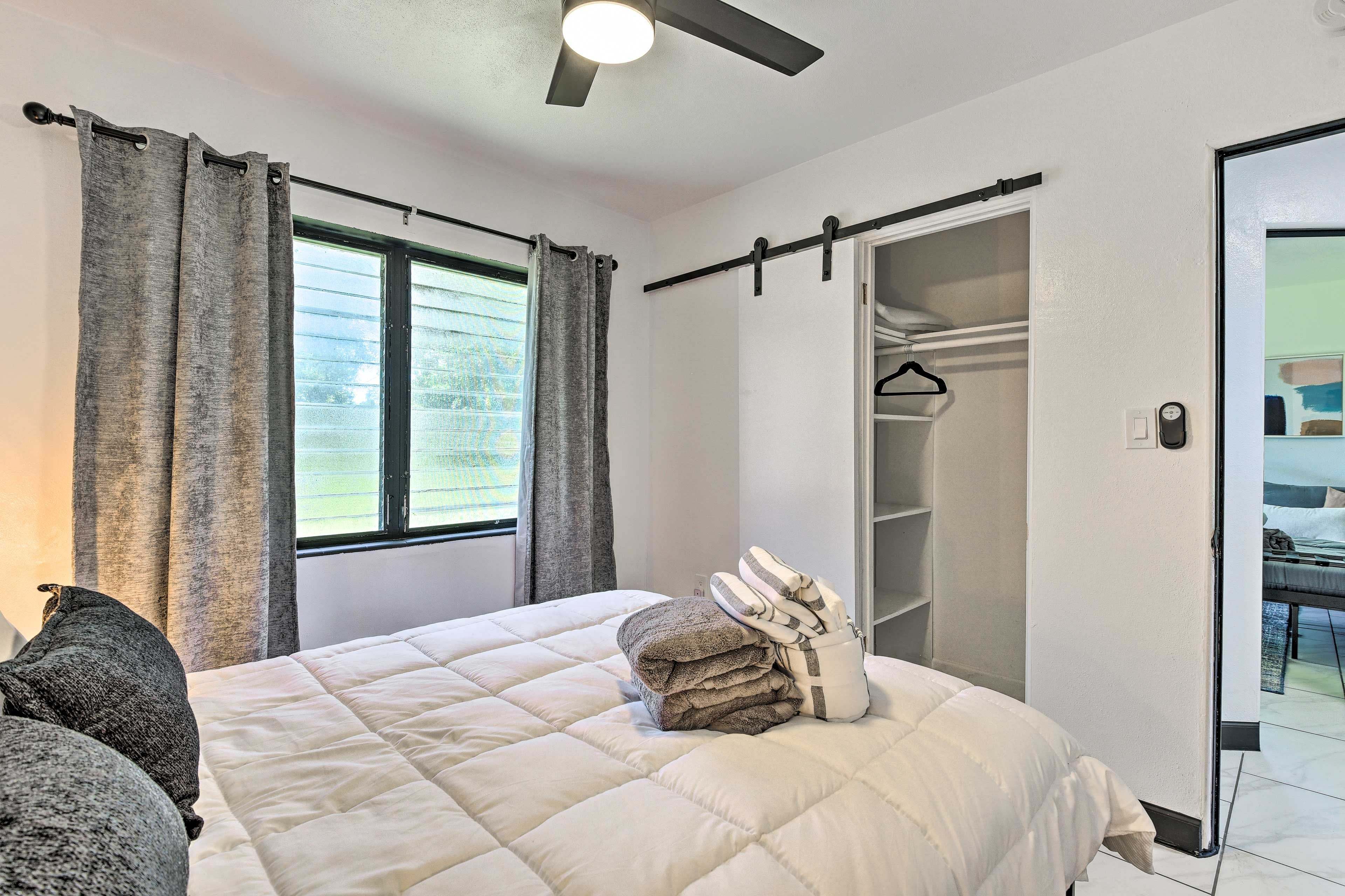 Bedroom 2 | Queen Bed
