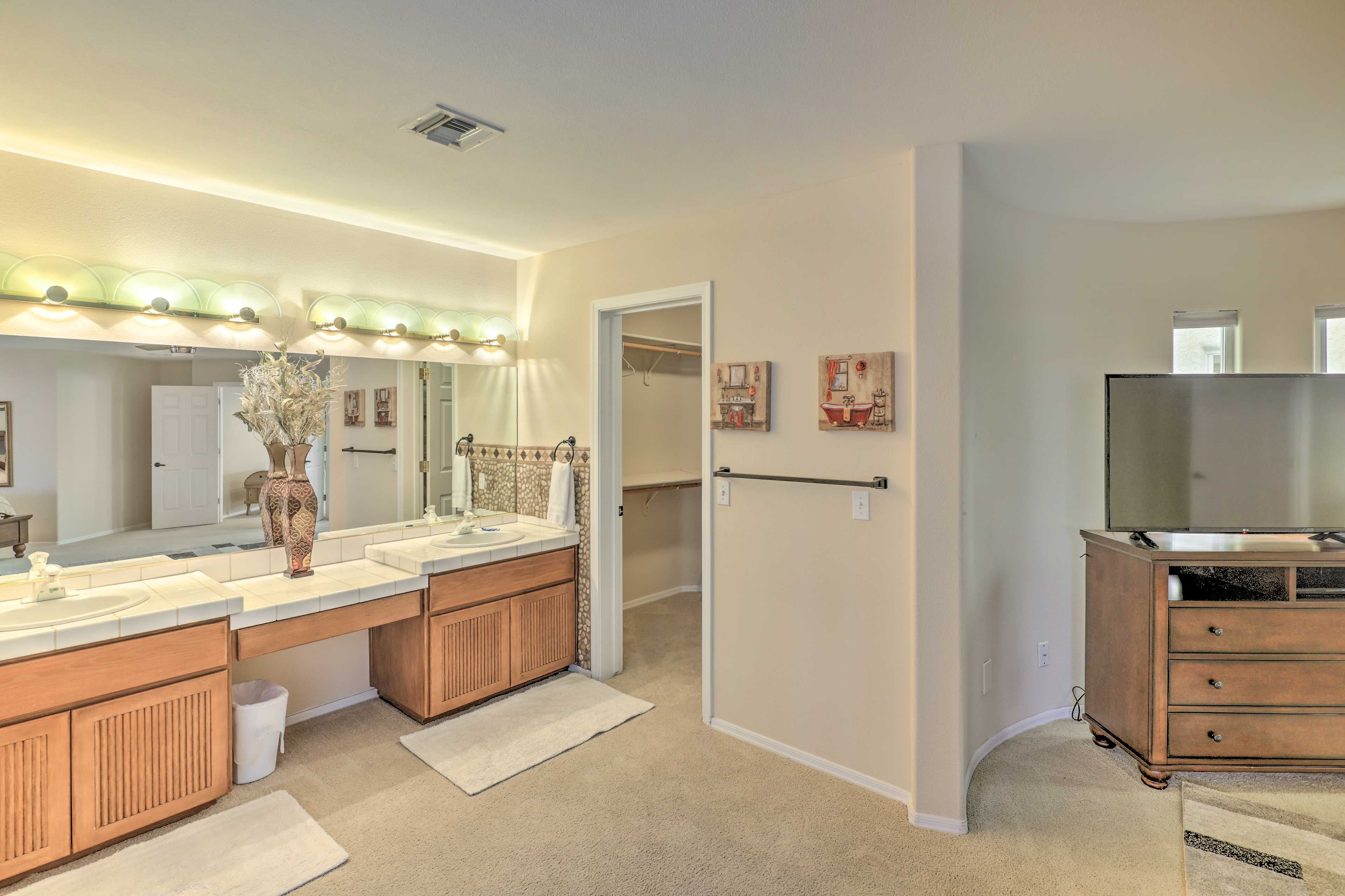 En-Suite Bathroom | Walk-In Closet