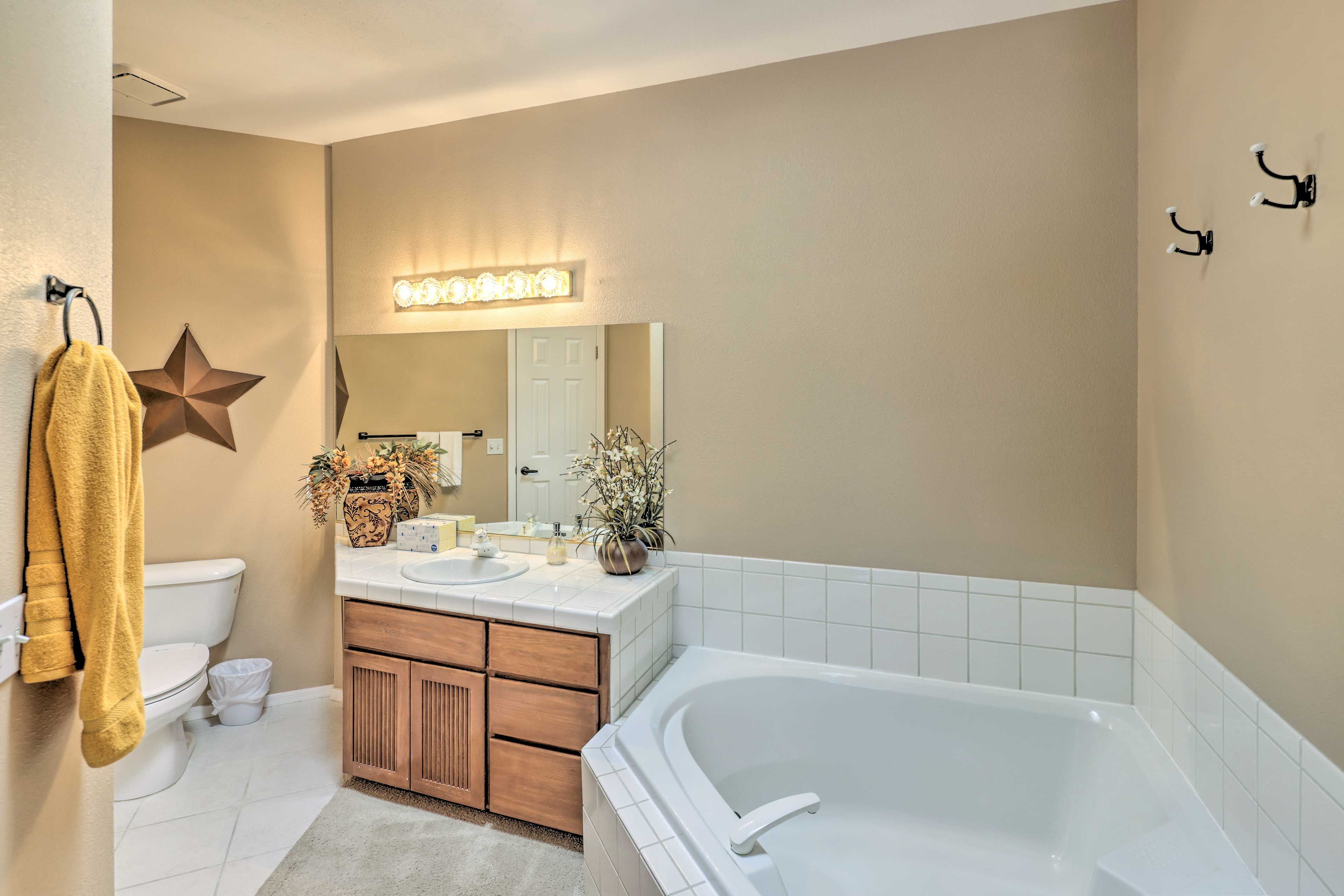 En-Suite Bathroom | Complimentary Toiletries