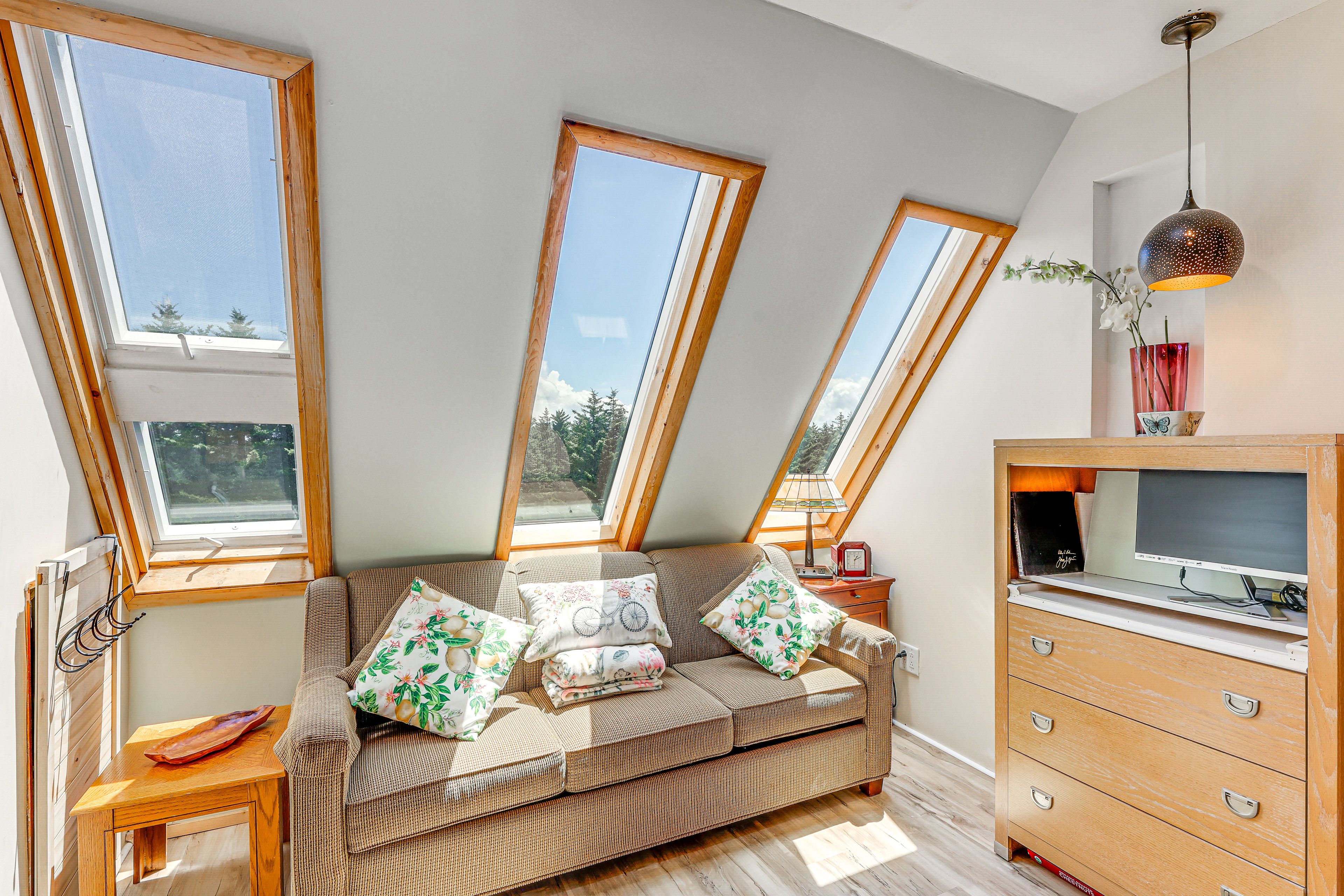 Sunroom | Queen Sleeper Sofa | Electric Fireplace