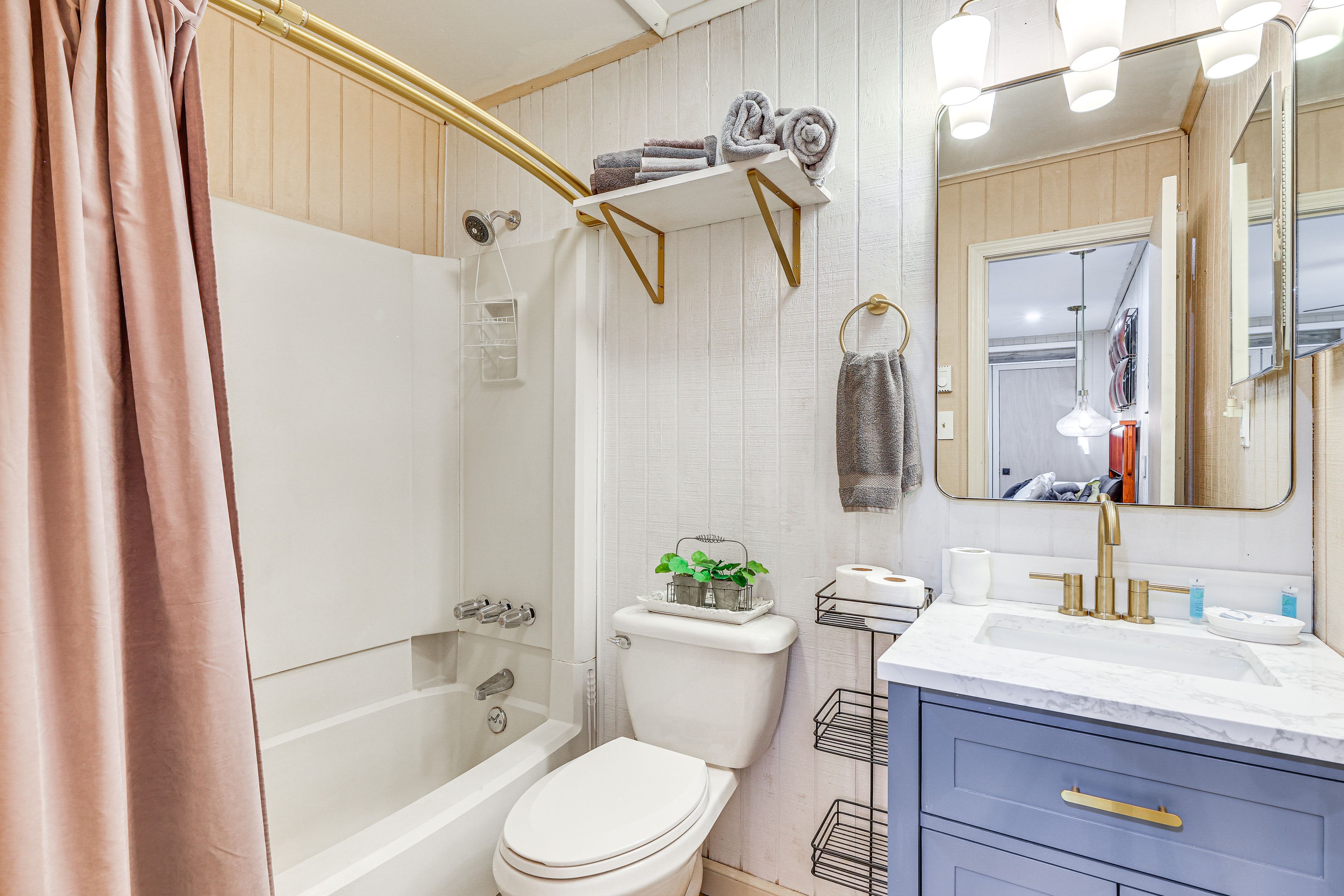 En-Suite Bathroom | Towels Provided | Complimentary Toiletries