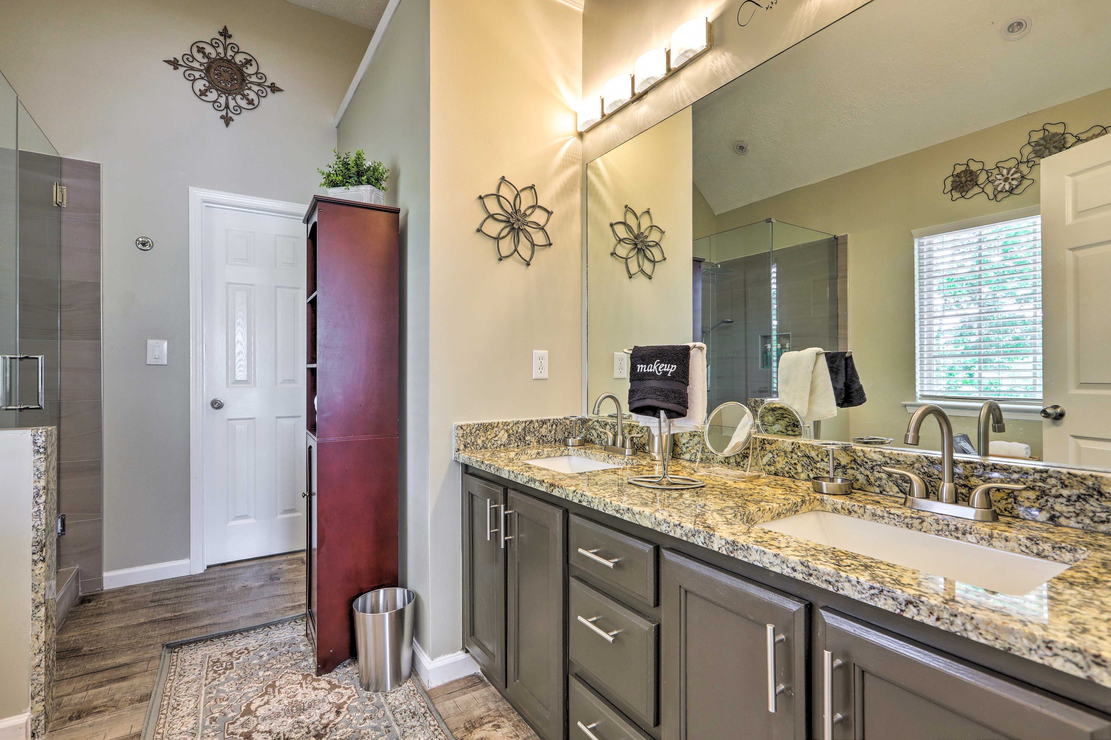 En-Suite Bathroom | Towels Provided | Complimentary Toiletries