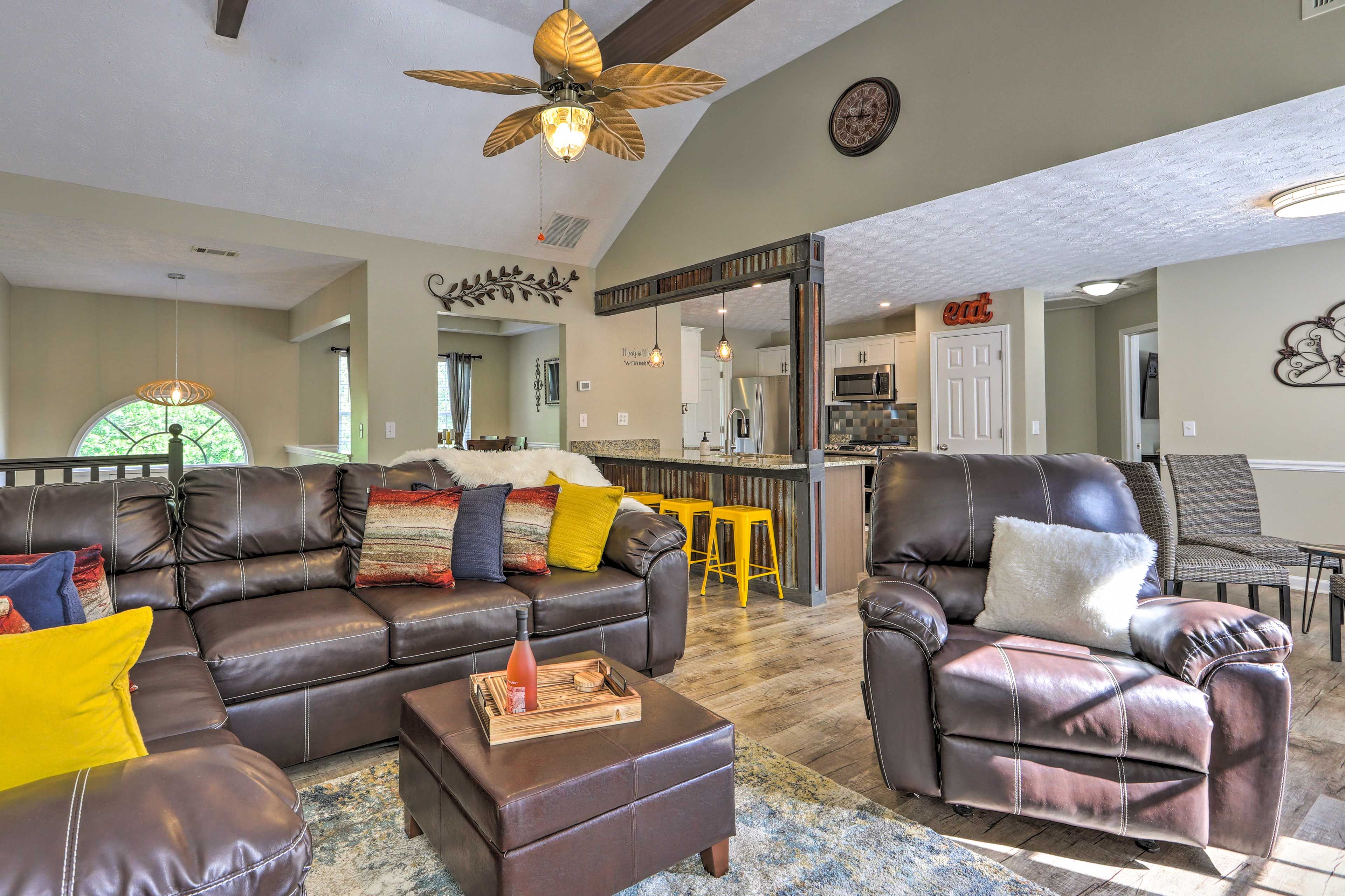 Living Room | Smart TV | Fireplace