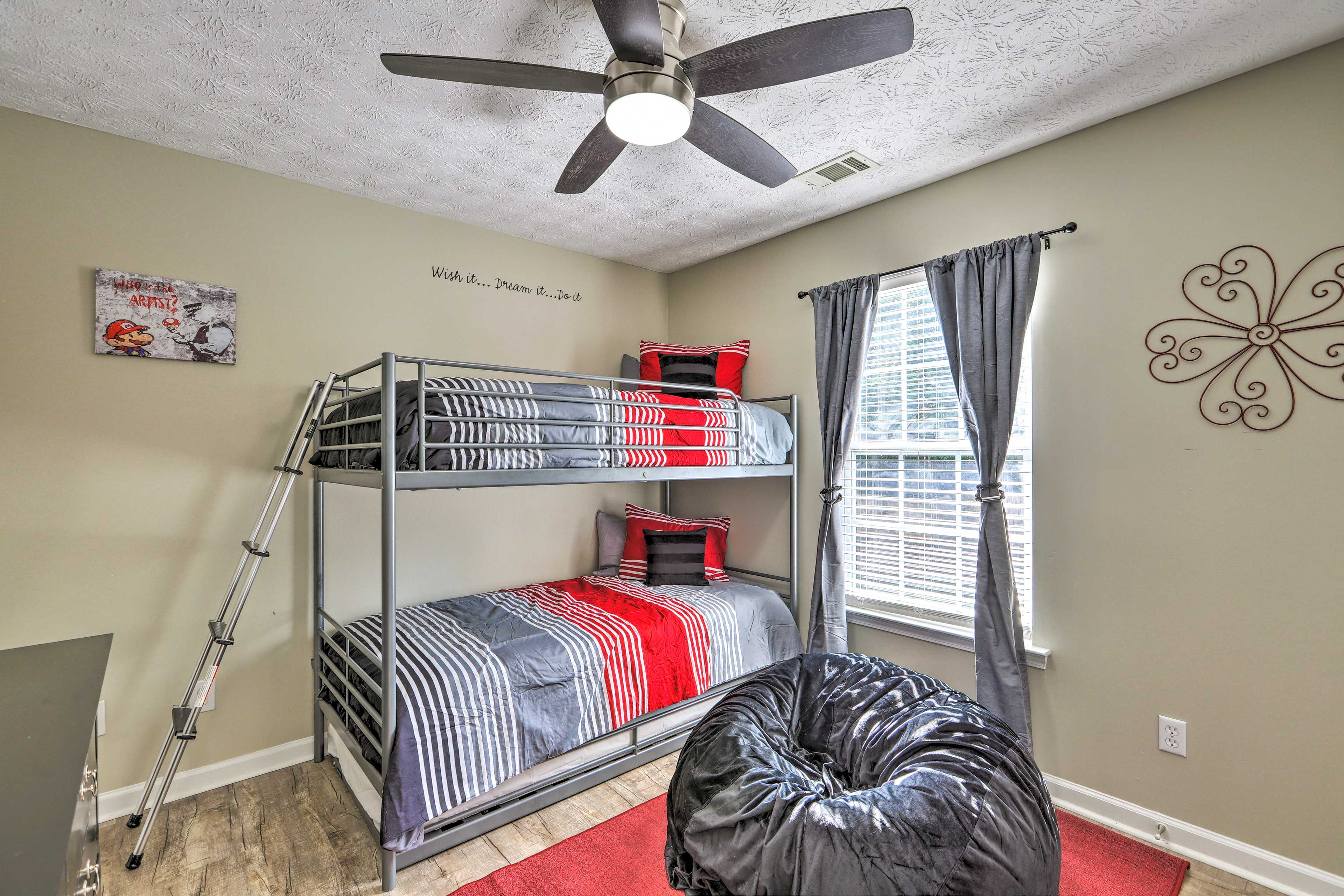 Bedroom 5 (Bunk Room) | Twin Bunk Bed w/ Twin Trundle Bed | Smart TV