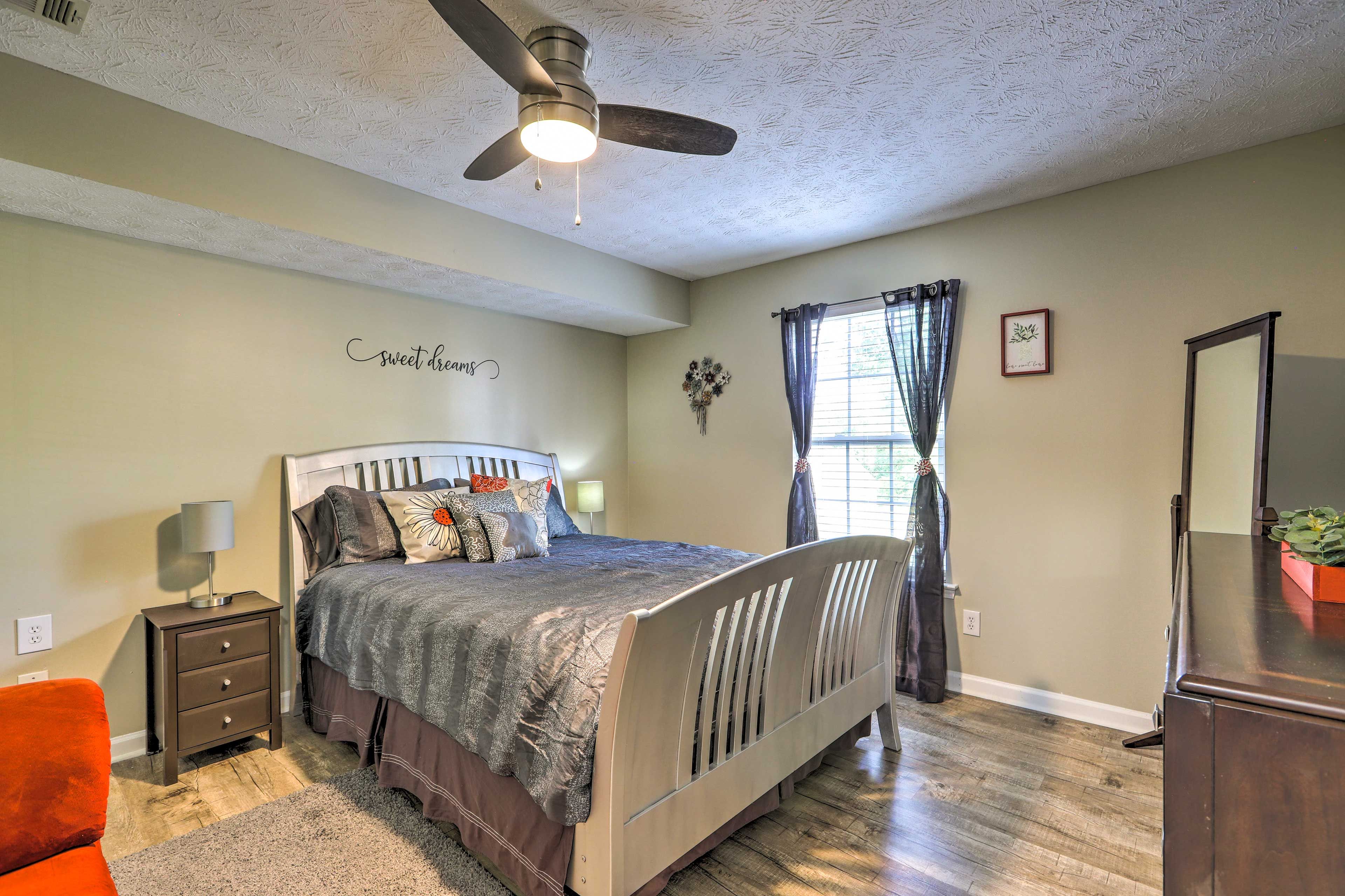 Bedroom 3 | Queen Bed | Smart TV