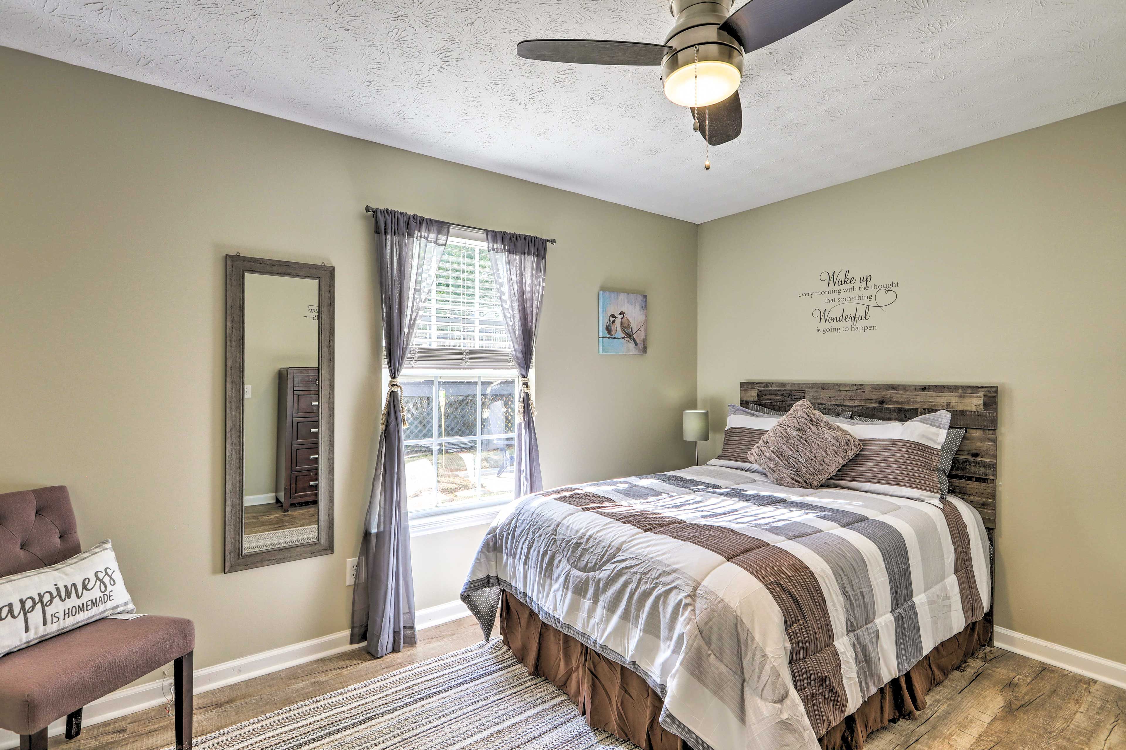 Bedroom 2 | Queen Bed