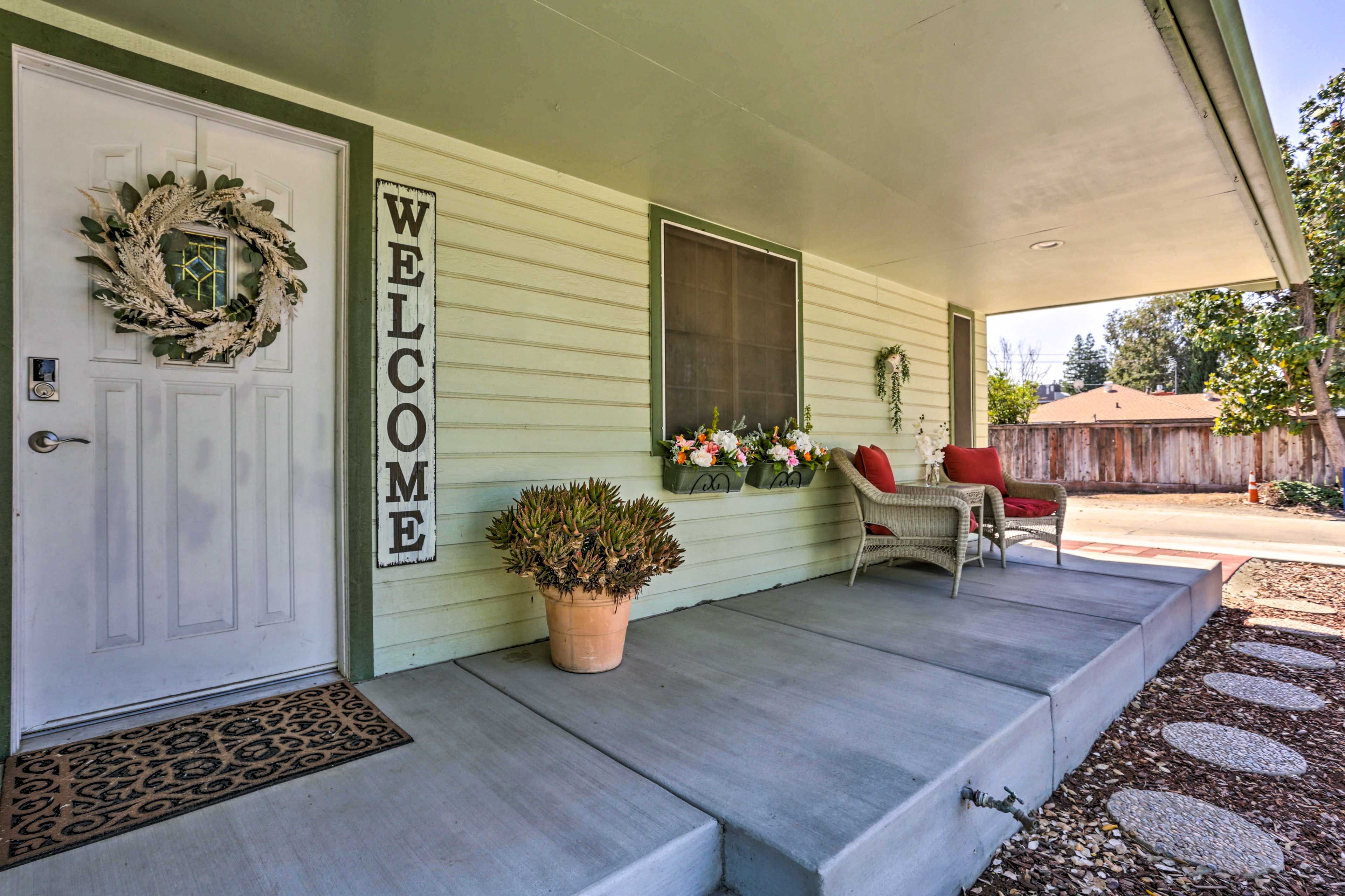 Entryway | Furnished Porch | Kids Welcome | Keyless Entry