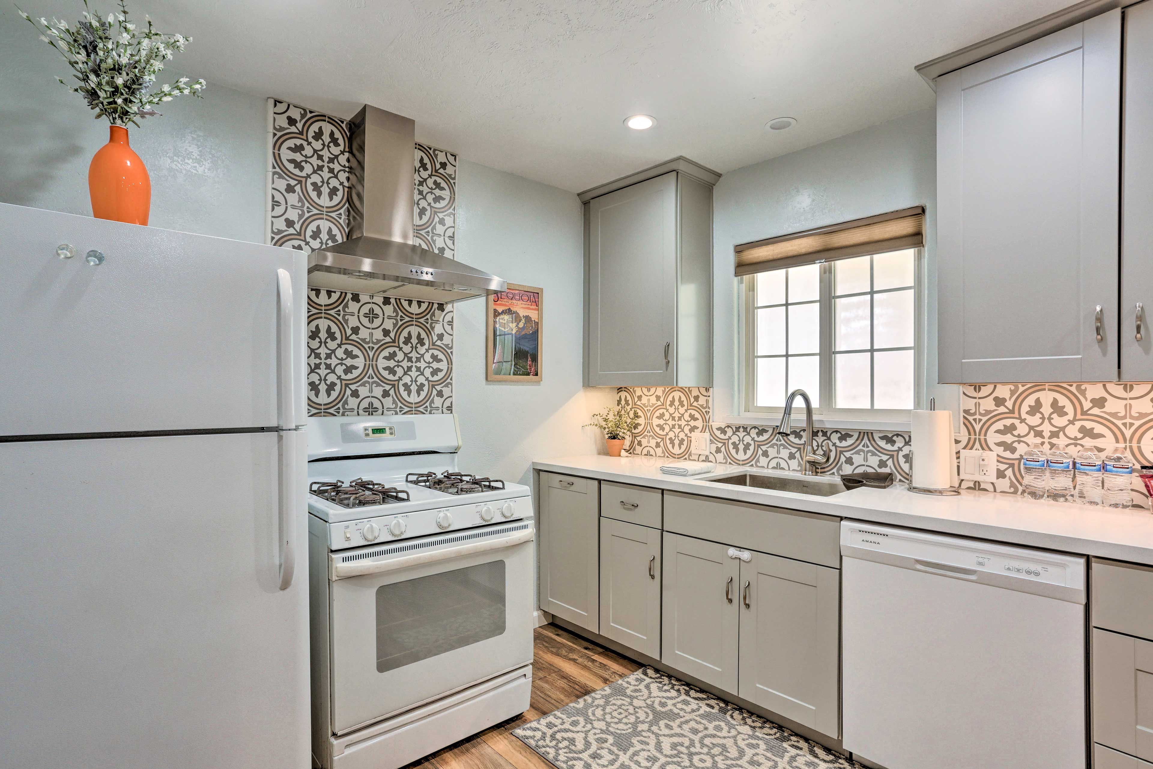 Kitchen | Drip Coffee Maker | Coffee Grinder (Beans Provided)