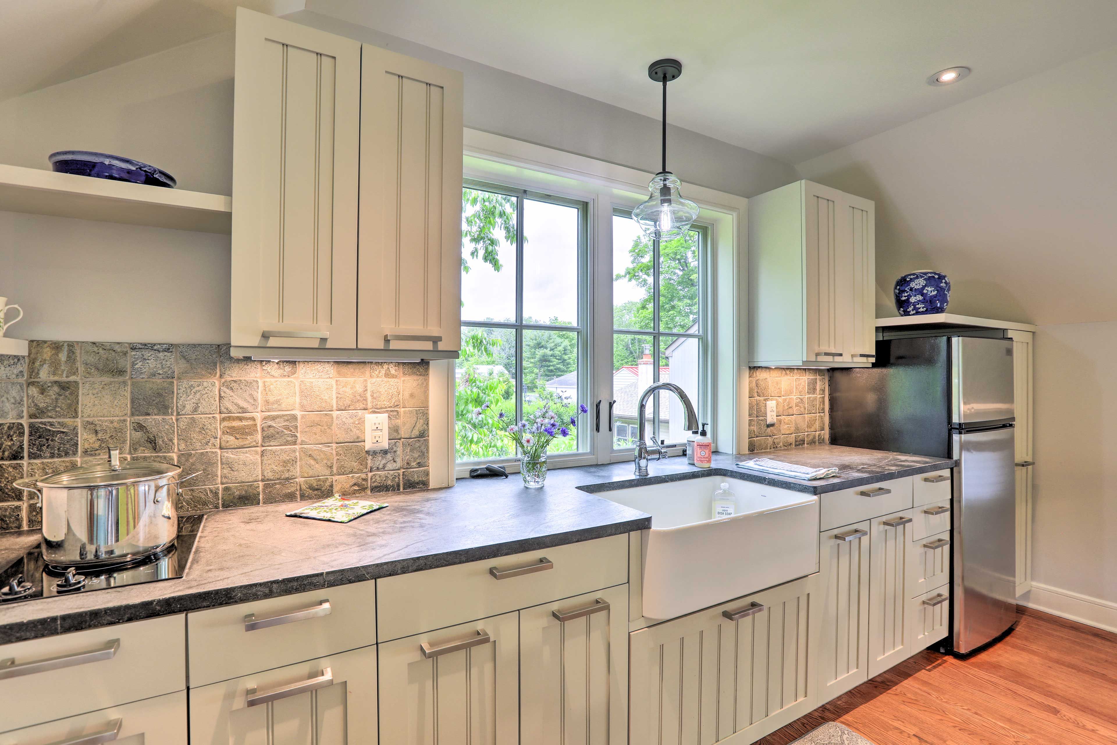 Kitchen | Cooking Basics | Dishware Provided