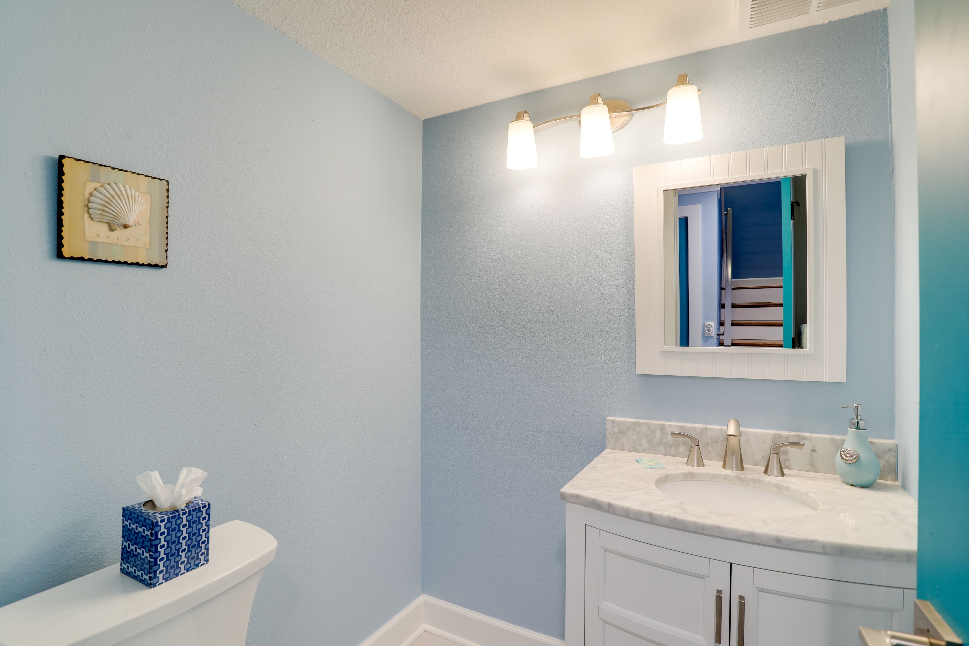 Half Bathroom | Main Floor