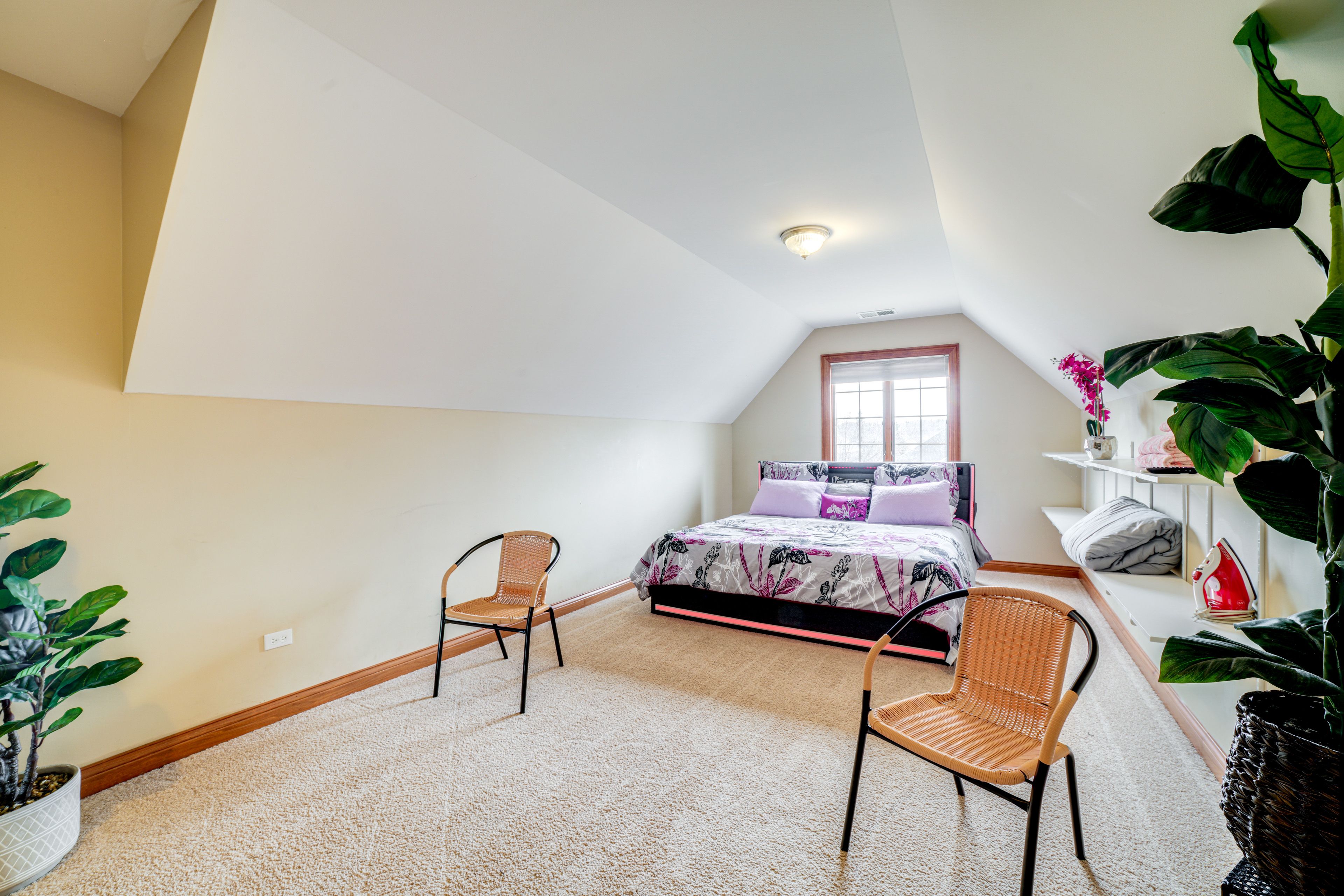 Bedroom 5 | King Bed | 2nd Floor